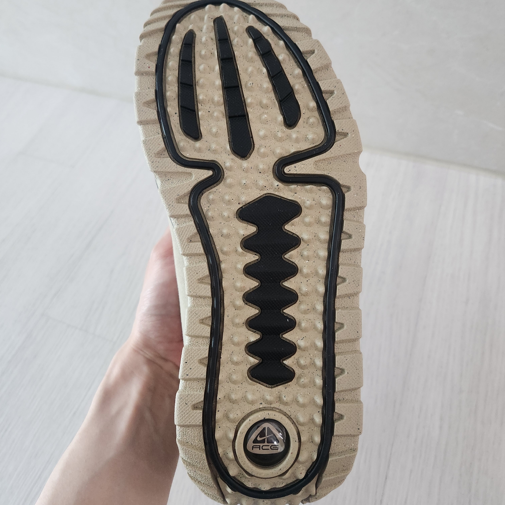 Nike ACG Rufus Limestone and Black 착용 스타일 - 3