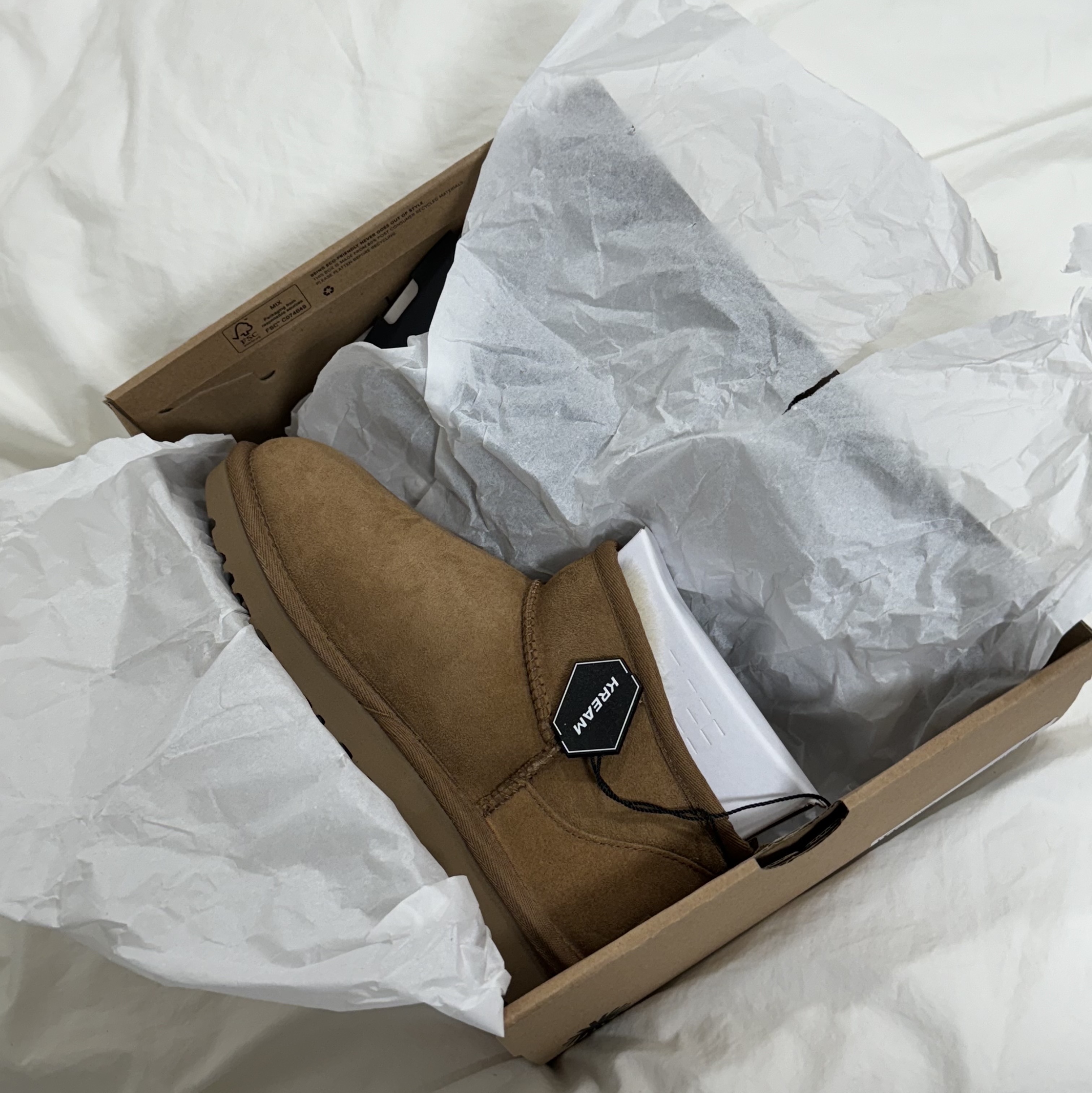 UGG Classic Ultra Mini Chestnut 착용 스타일
