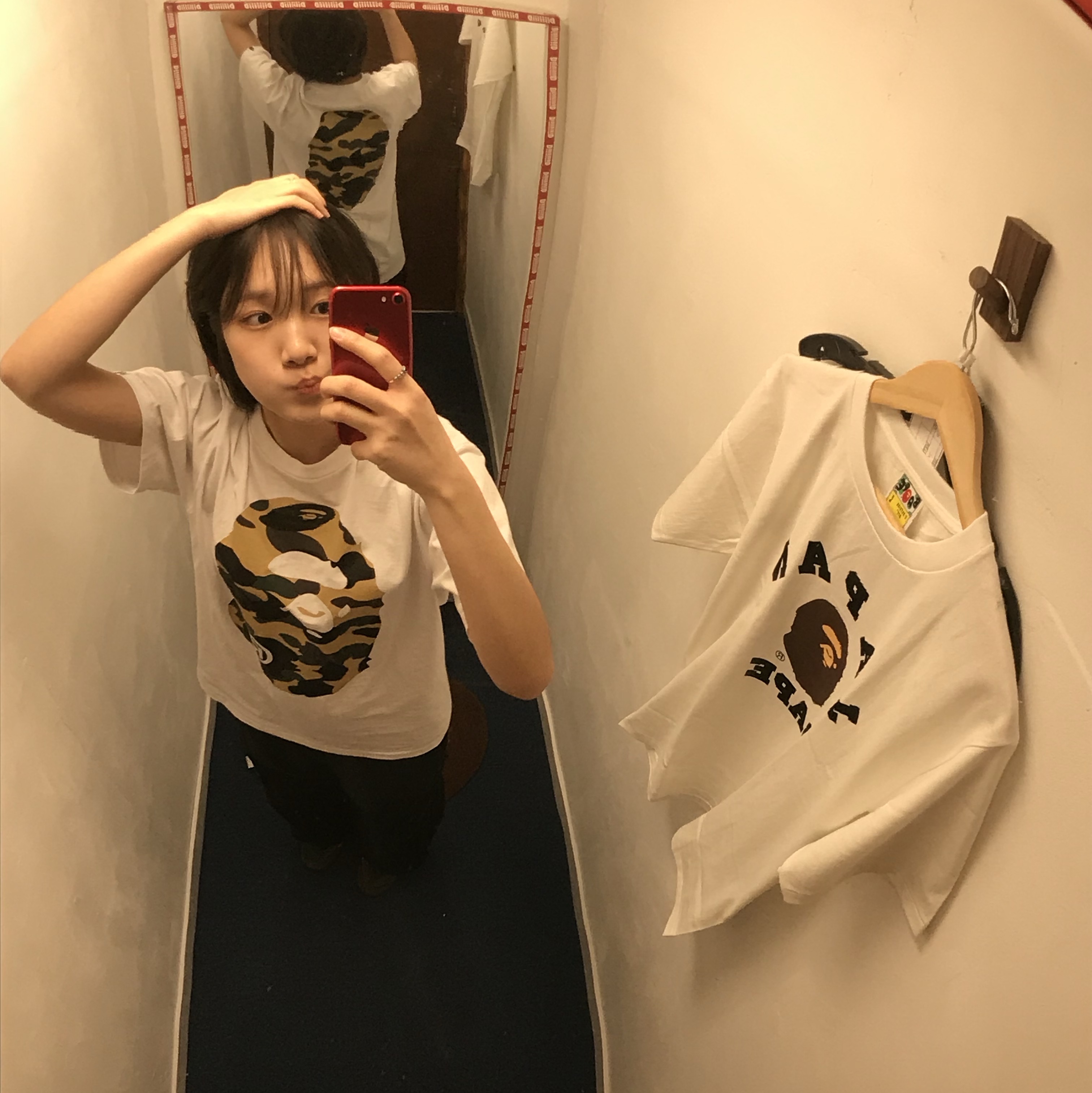 BAPE 1st Camo Big Ape Head T-Shirt White 착용 스타일 - 2