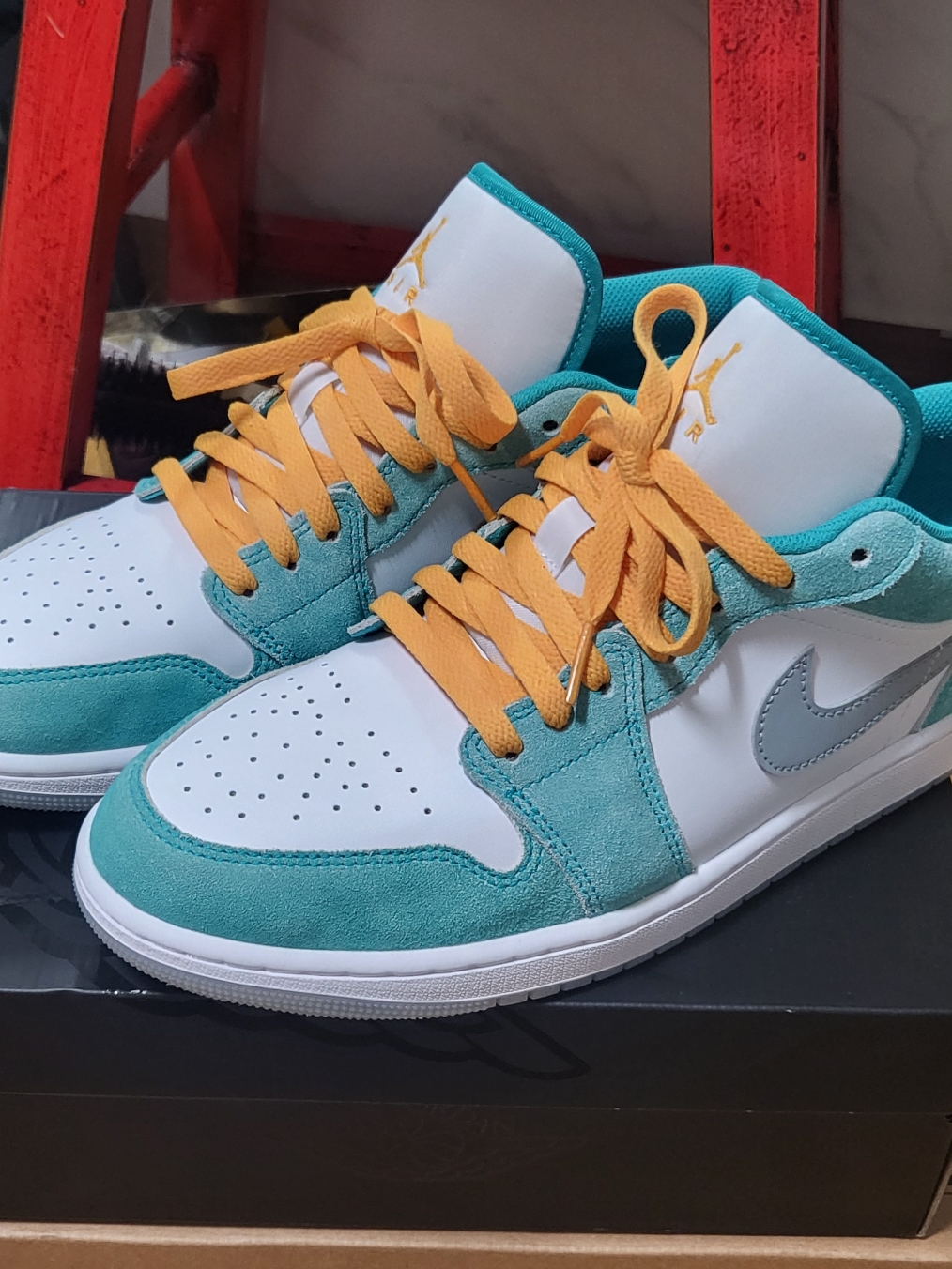 Jordan 1 Low SE New Emerald 착용 스타일 - 4