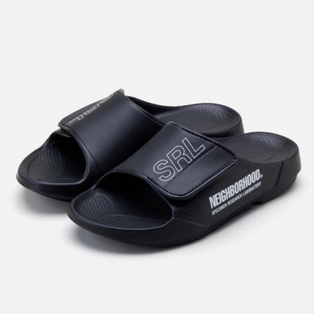 Oofos x Neighborhood SRL Ooahh Sport Flex Black 착용 스타일