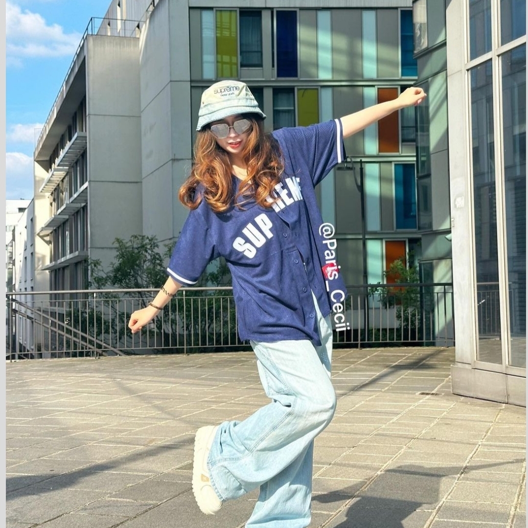 Supreme Chino Twill Crusher Dirty Indigo - 24SS, Supreme Ultrasuede Mesh Baseball Jersey Navy - 24SS 착용 스타일 - 2