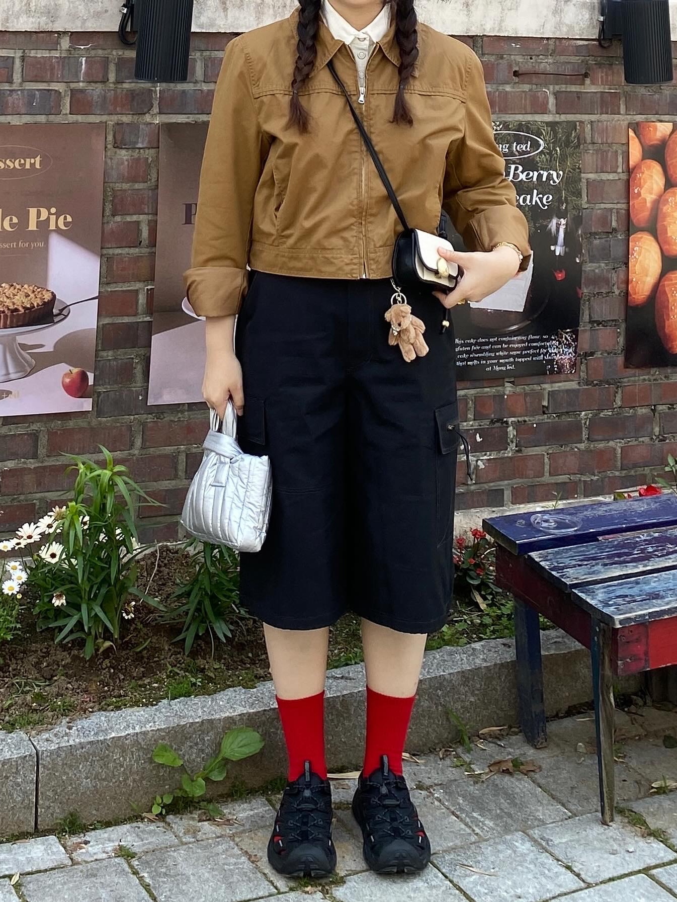 Hoka Hopara Black, (W) Matin Kim Cotton Cargo Capri Pants Black 착용 스타일 - 3