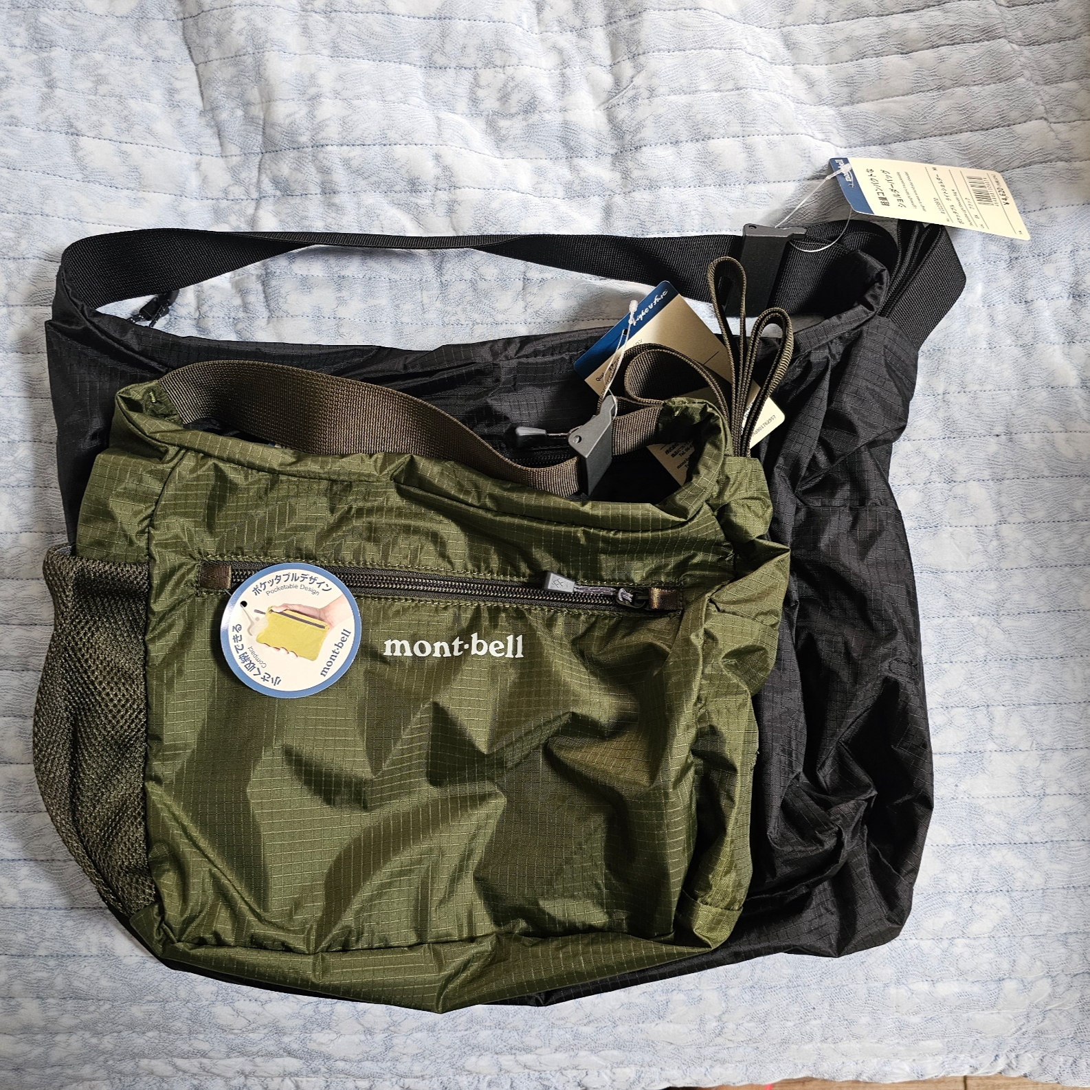 Montbell Pocketable Light Shoulder Bag Small Khaki Green 착용 스타일 - 1