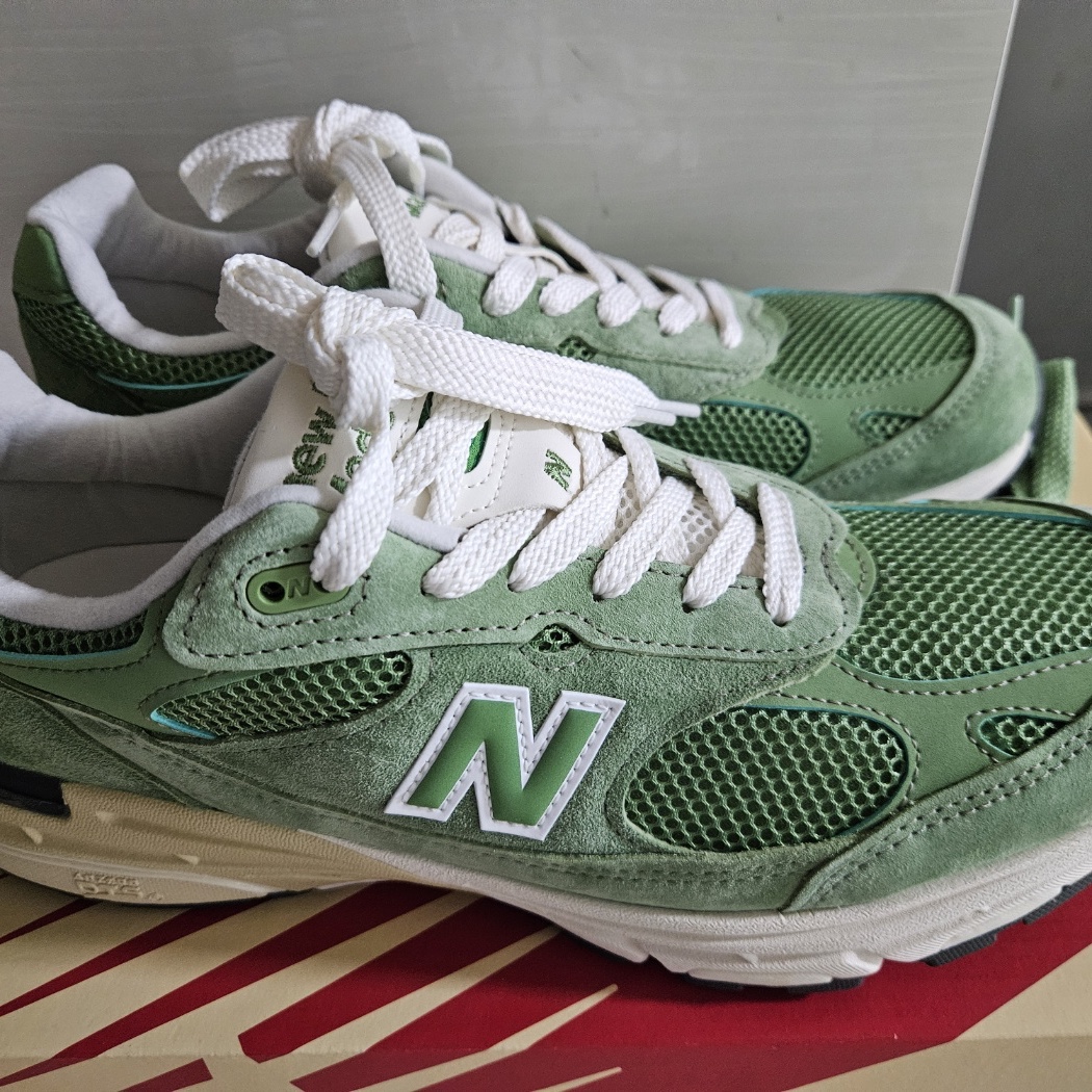 New Balance 993 Made in USA Chive Sea Salt 착용 스타일
