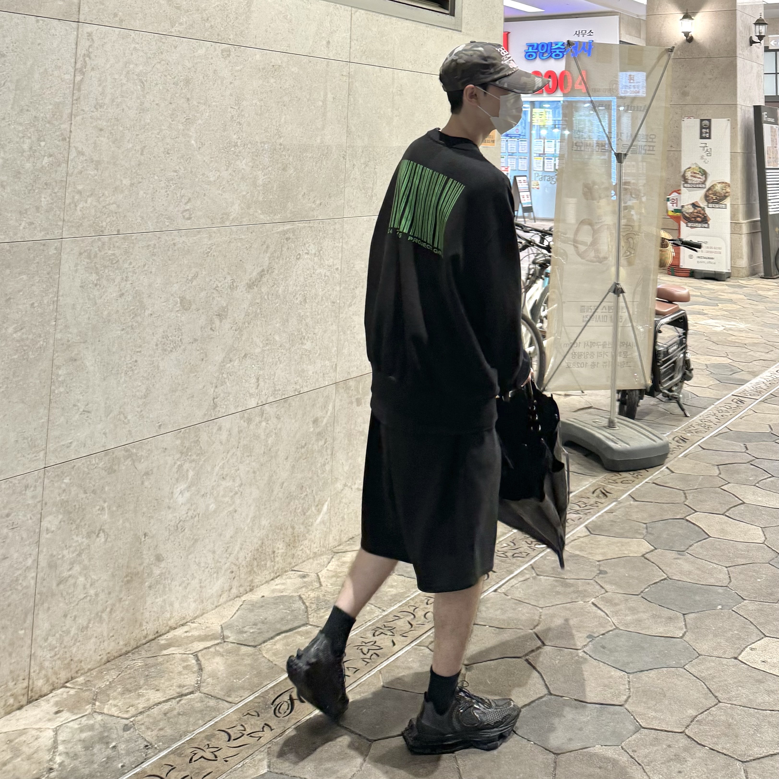 Nike x Matthew M Williams Zoom 004 Triple Black, Project G/R X-Generation Washed Sweatshirt Black 착용 스타일 - 3