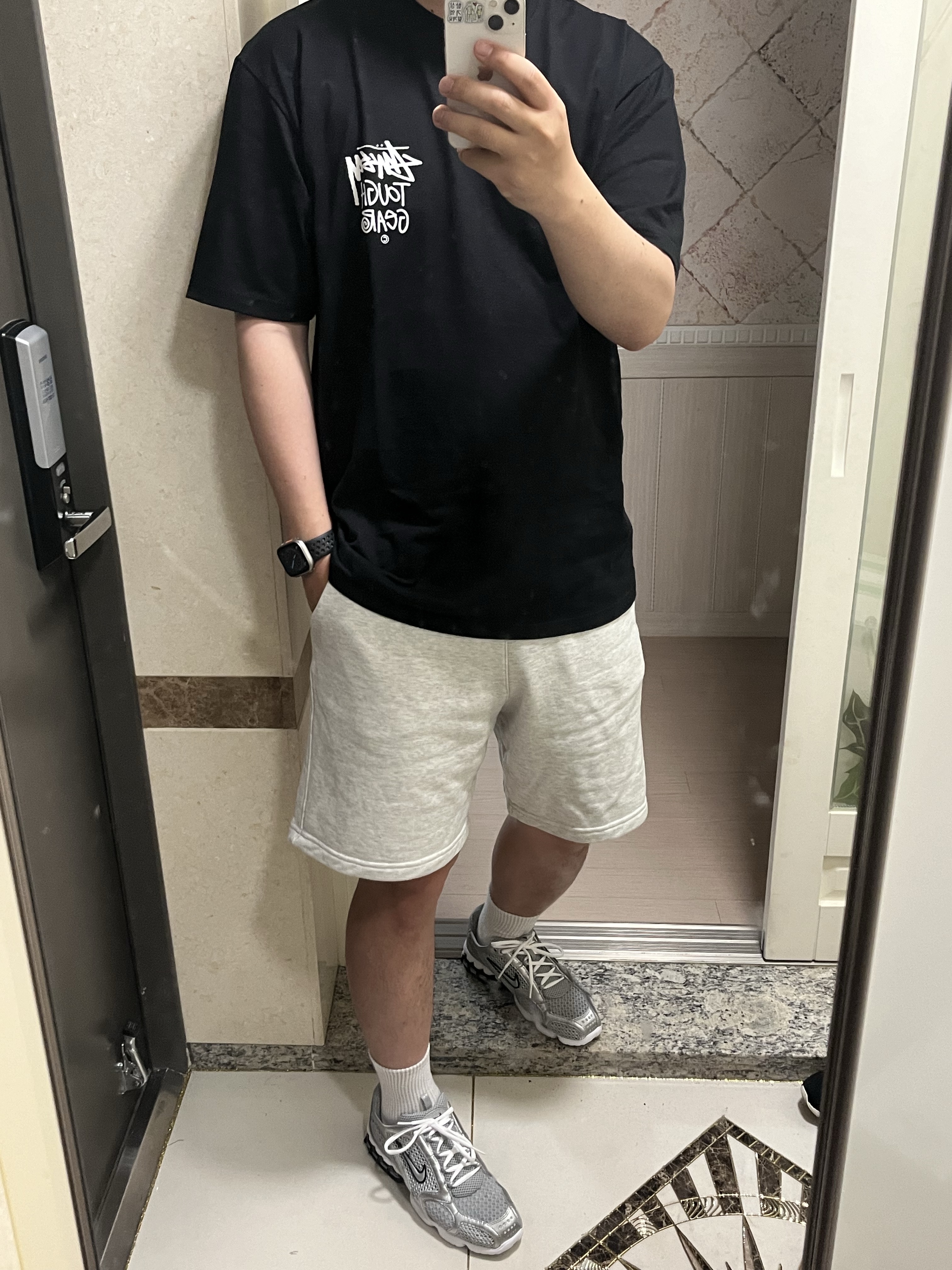 Nike Air Zoom Spiridon Cage 2 Metallic Silver, Stussy Tough Gear T-Shirt Black 착용 스타일