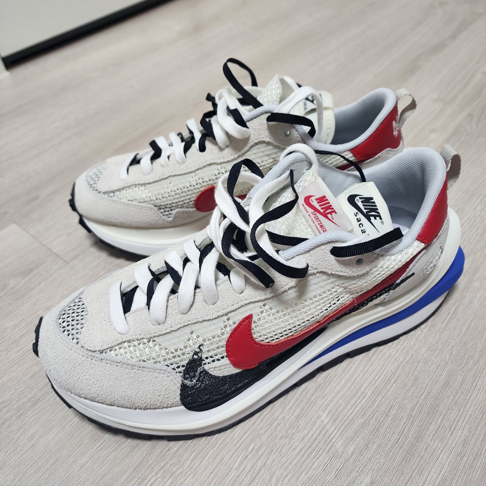 Nike x Sacai VaporWaffle Royal Fuchsia 착용 스타일 - 1