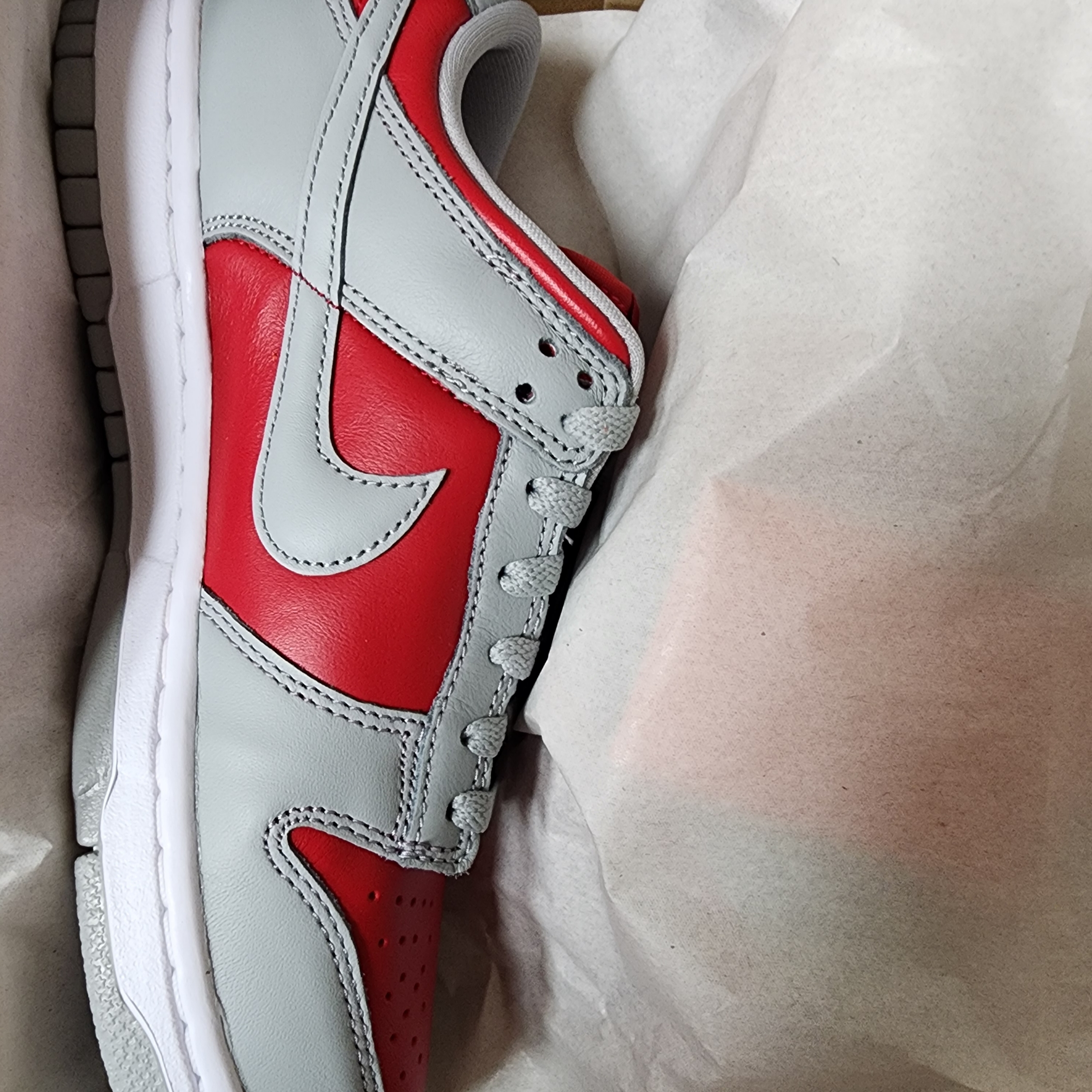 Nike Dunk Low QS Varsity Red and Silver 착용 스타일 - 3