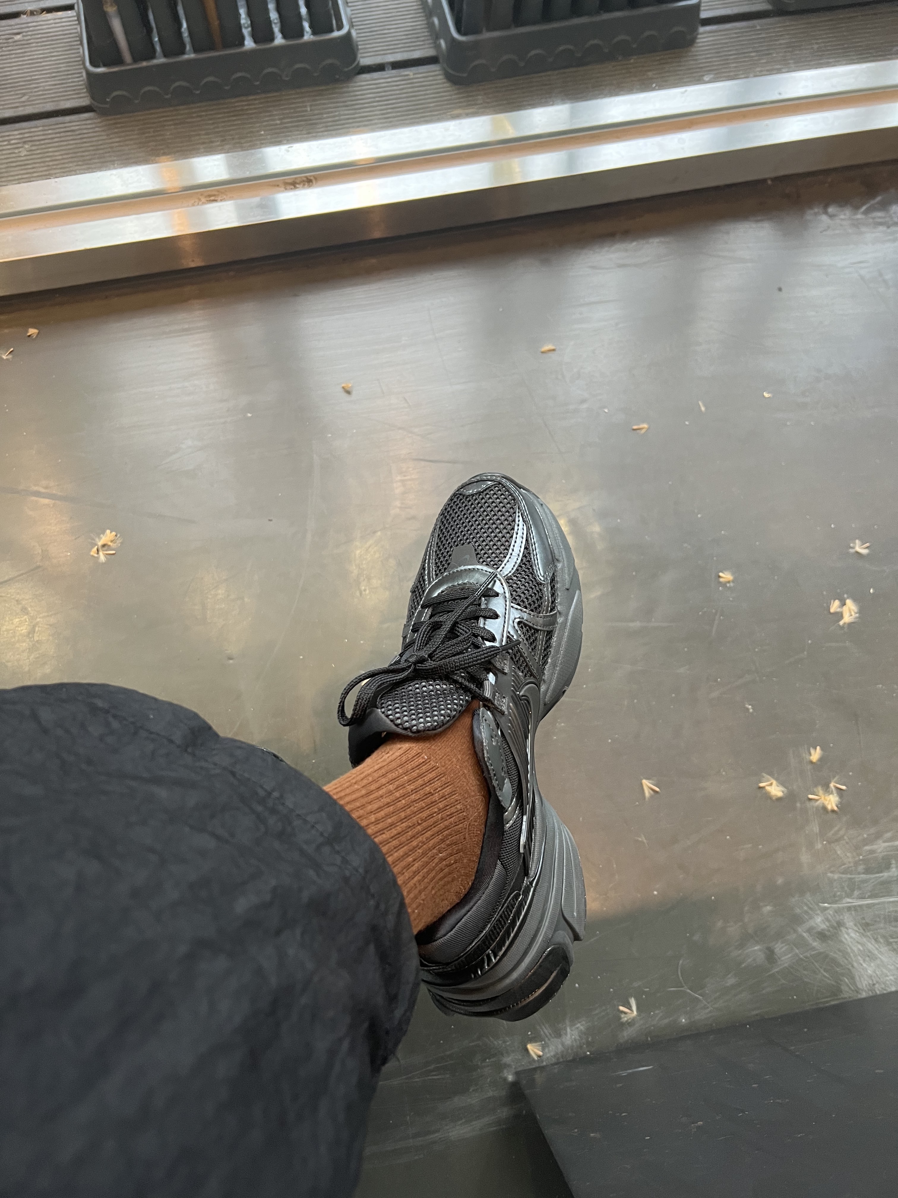 Nike V2K Run Black Anthracite 착용 스타일