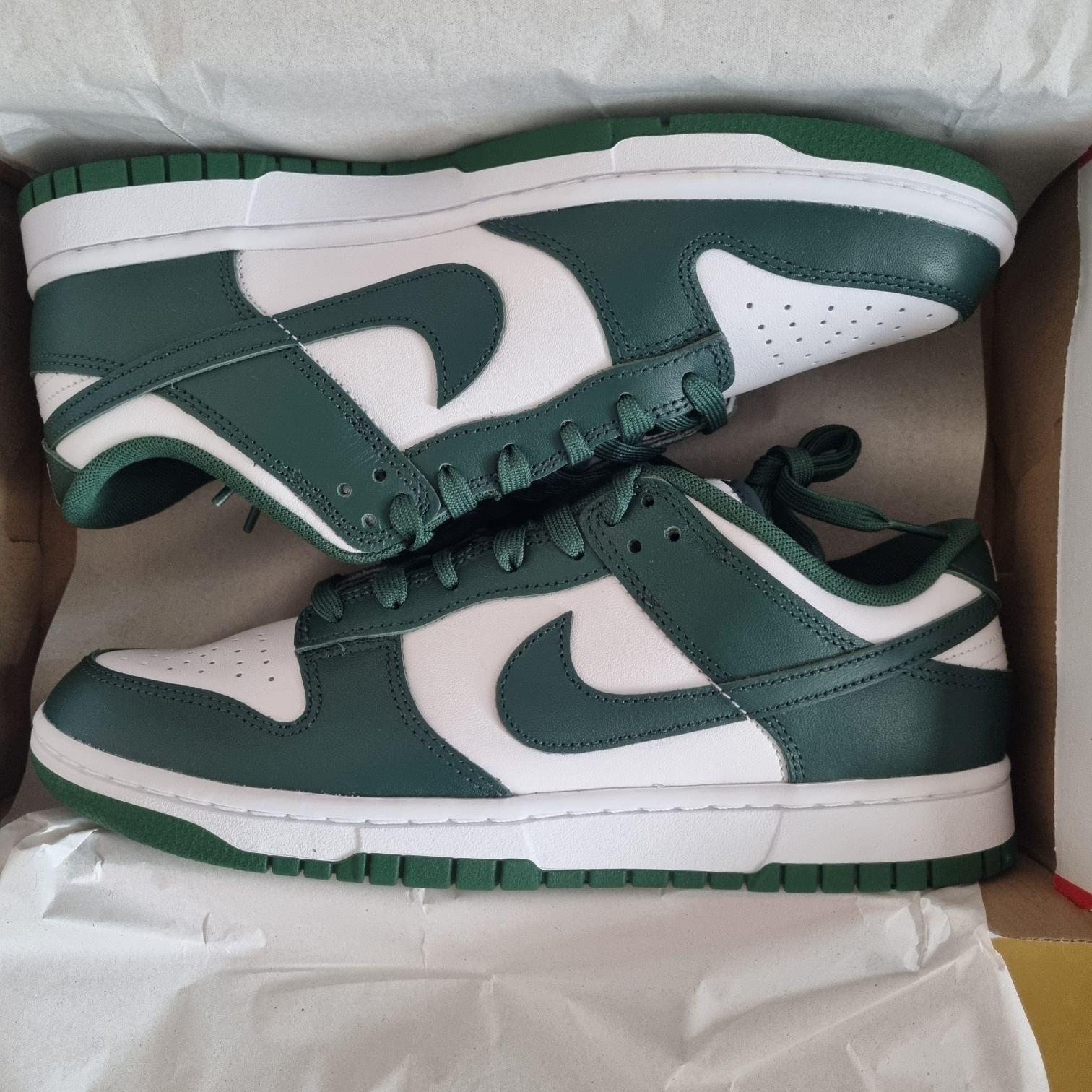 Nike Dunk Low Retro Varsity Green 착용 스타일