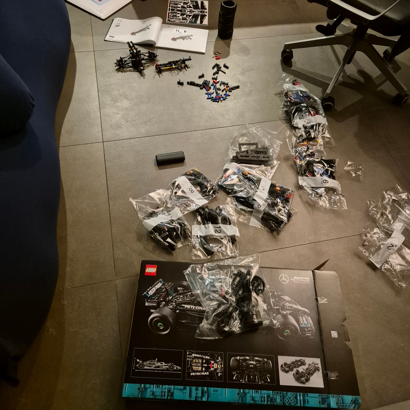 Lego Mercedes-AMG F1 W14 E Performance 착용 스타일