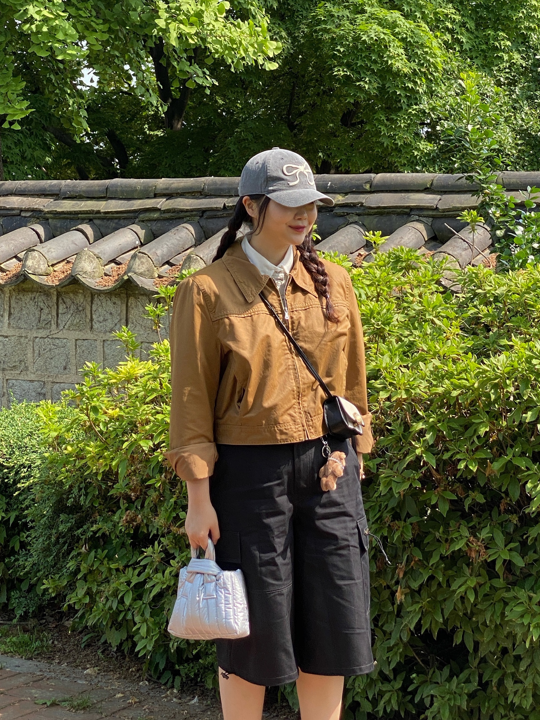 Hoka Hopara Black, (W) Matin Kim Cotton Cargo Capri Pants Black 착용 스타일 - 4