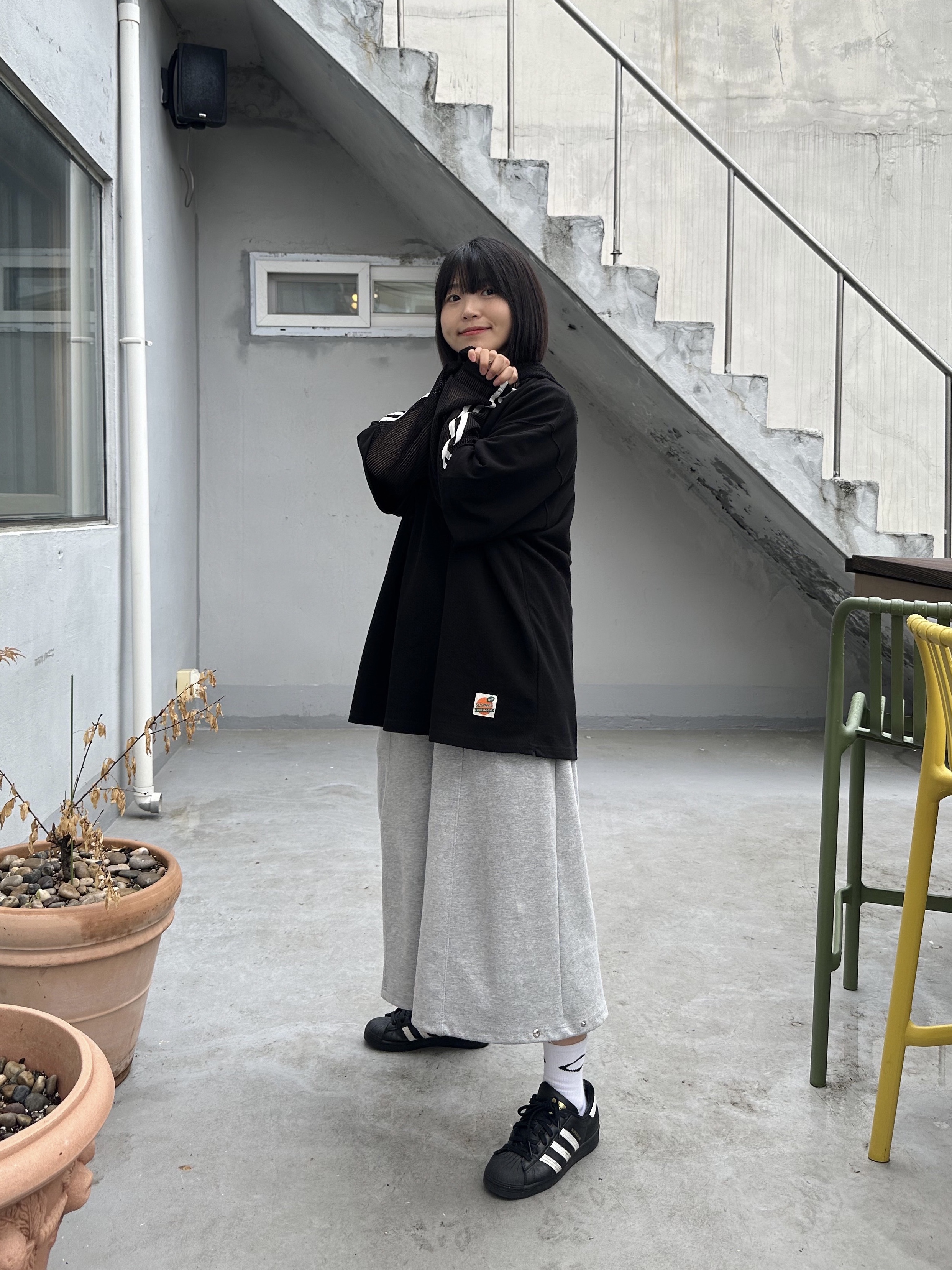 Adidas Superstar Core Black White 착용 스타일 - 5