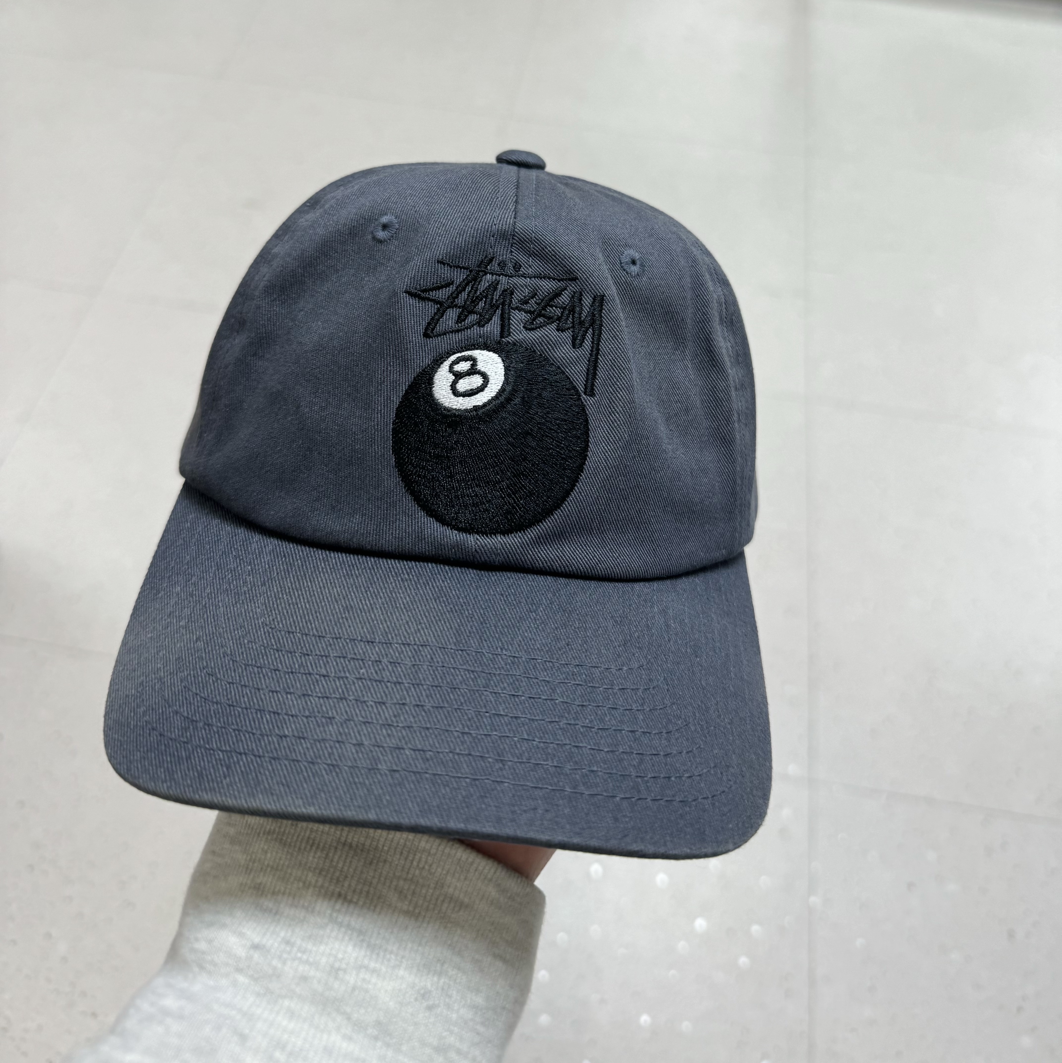 Stussy Stock 8 Ball Low Pro Cap Dark Grey, Essentials 3D Silicon Applique Boxy Long Sleeve T-Shirt Oatmeal/Oatmeal Heather/Light Heather Oatmeal 2020 착용 스타일 - 2