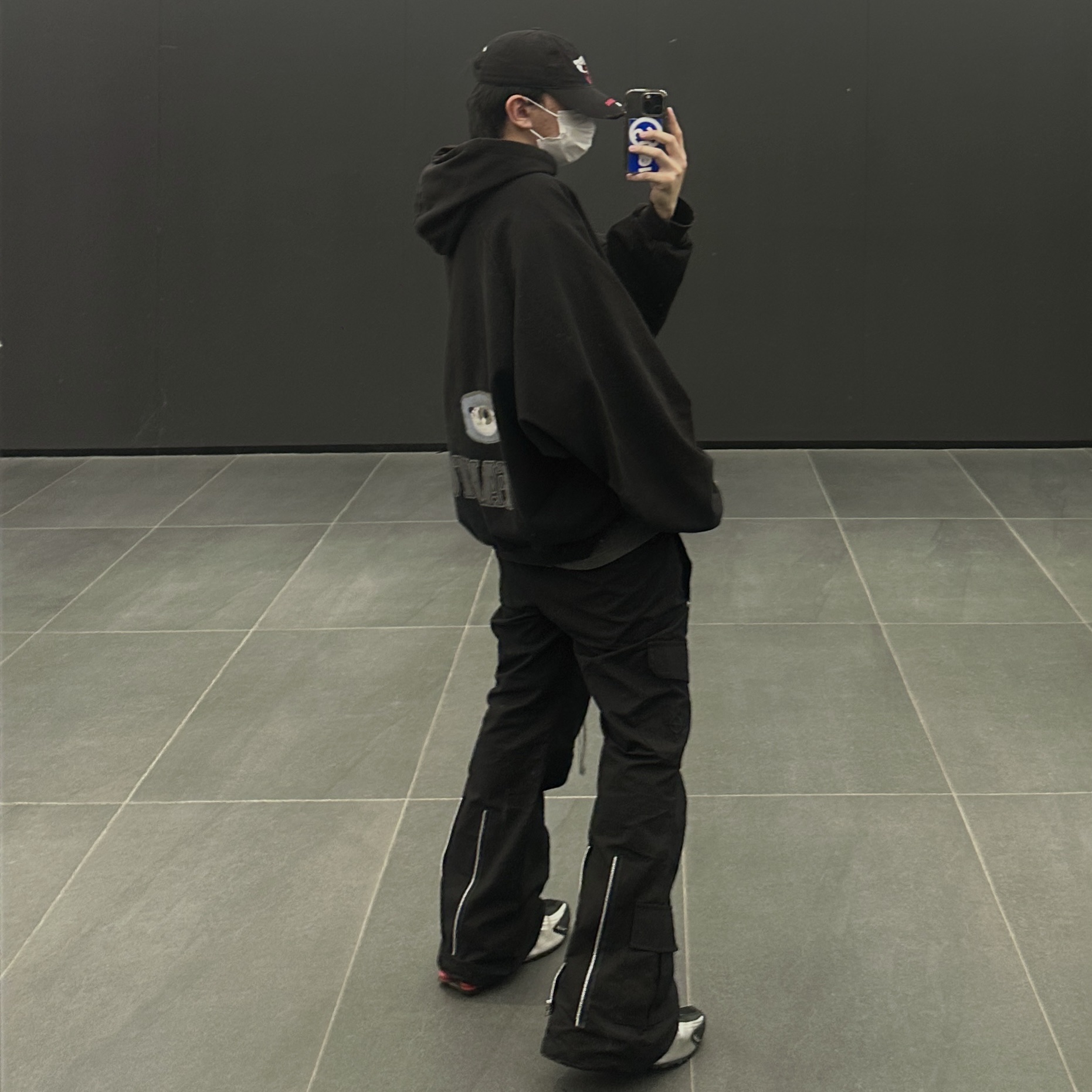 Project G/R Mind Slaughter Vintage Washeed Hoodie Black, Nike Shox R4 Black and Metallic Silver 착용 스타일