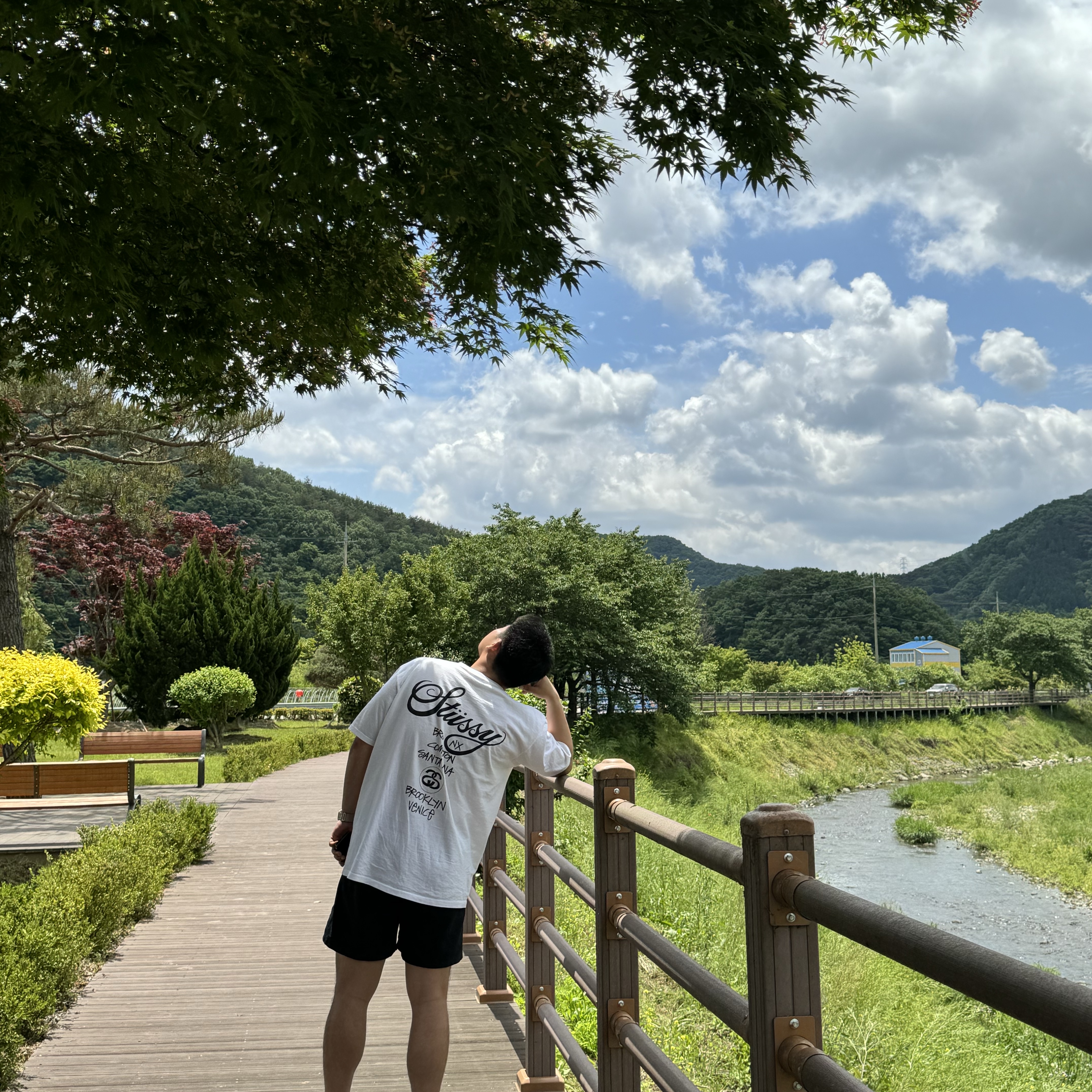 Stussy World Tour T-Shirt White 2024,2025, Stussy Stock Water Shorts Black 착용 스타일