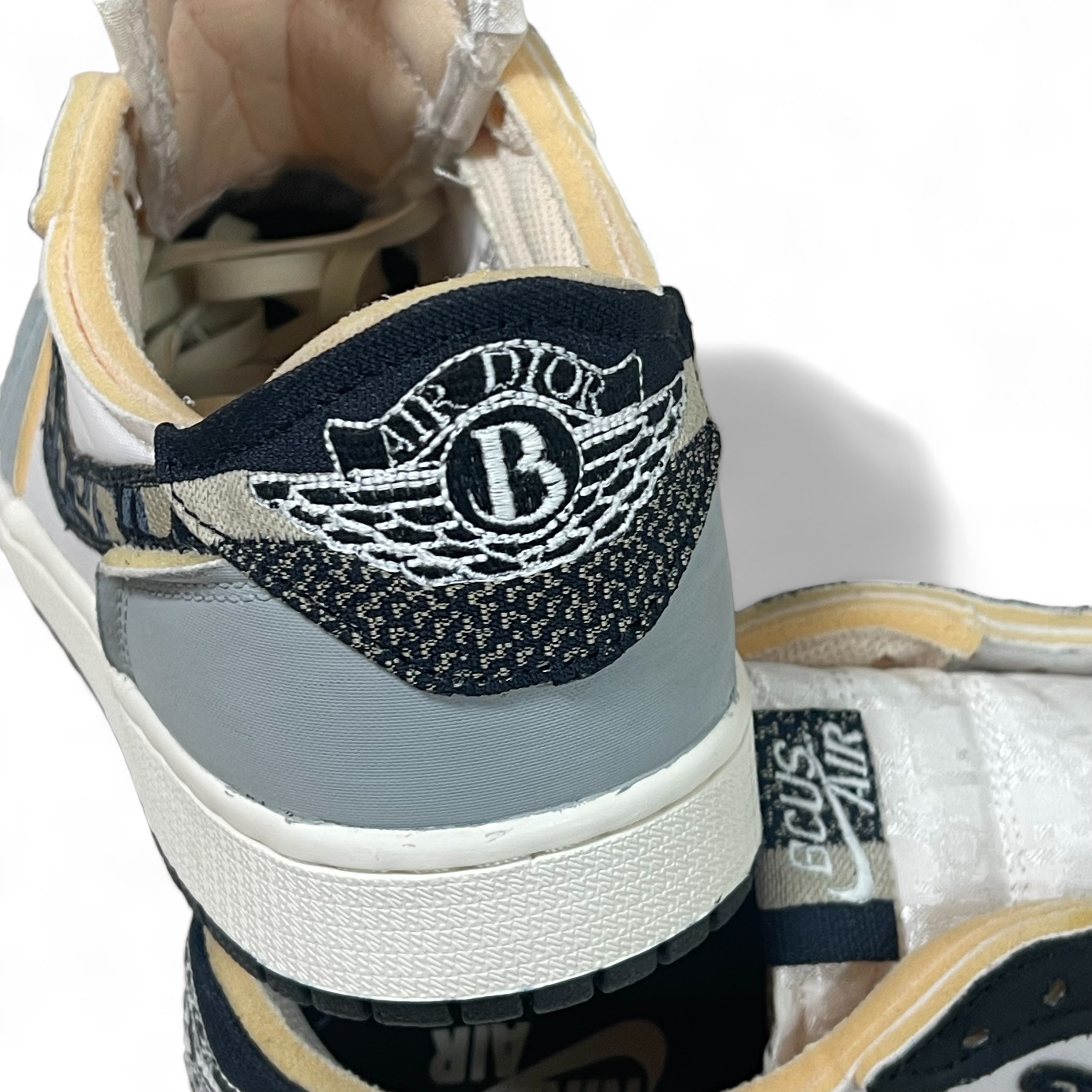 Jordan 1 Retro Low OG EX White and Coconut Milk 착용 스타일 - 3