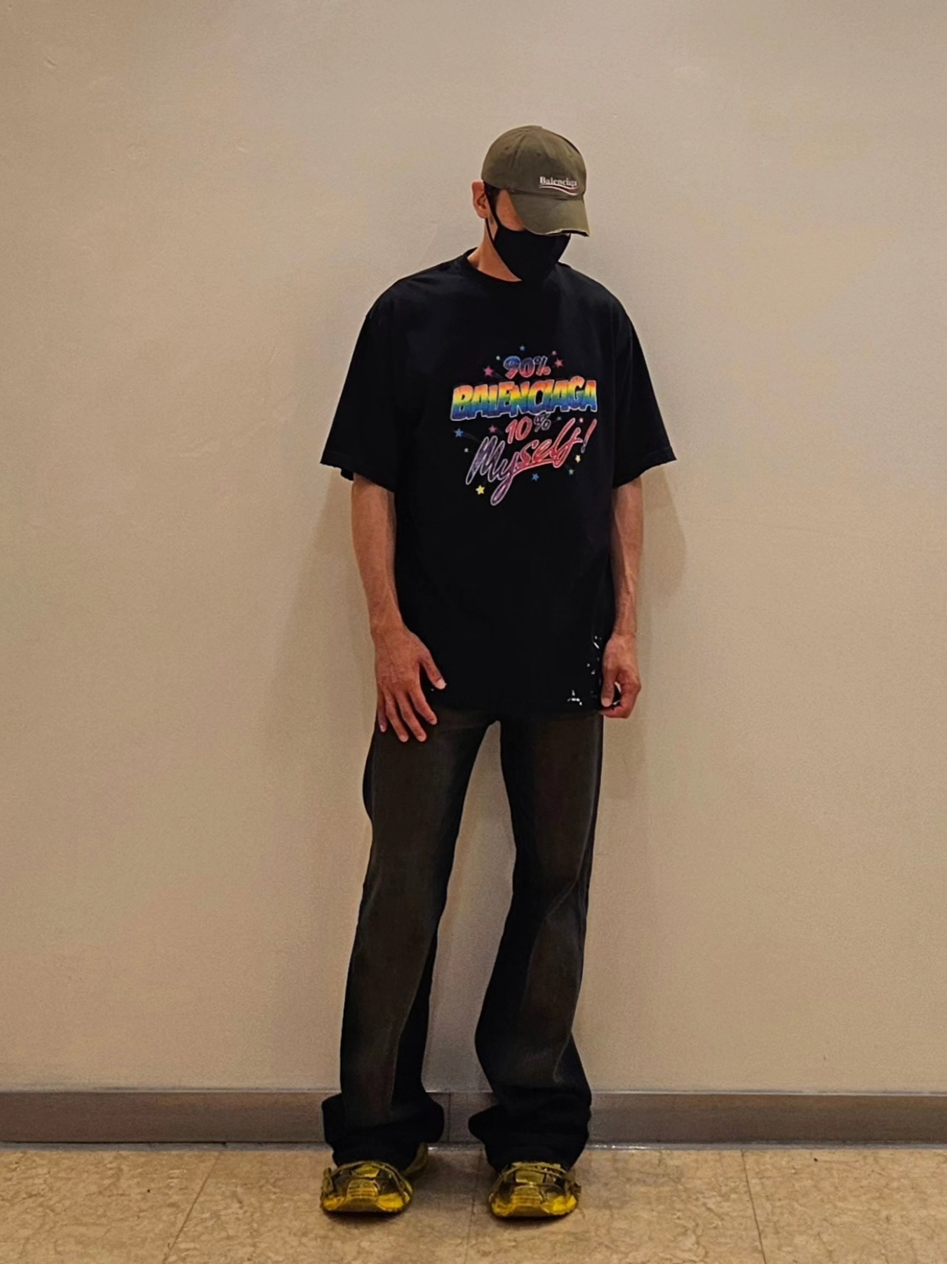 Balenciaga Political Campaign Destroyed Cap Khaki, Balenciaga 90/10 Large Fit T-Shirt Grey 착용 스타일 - 3
