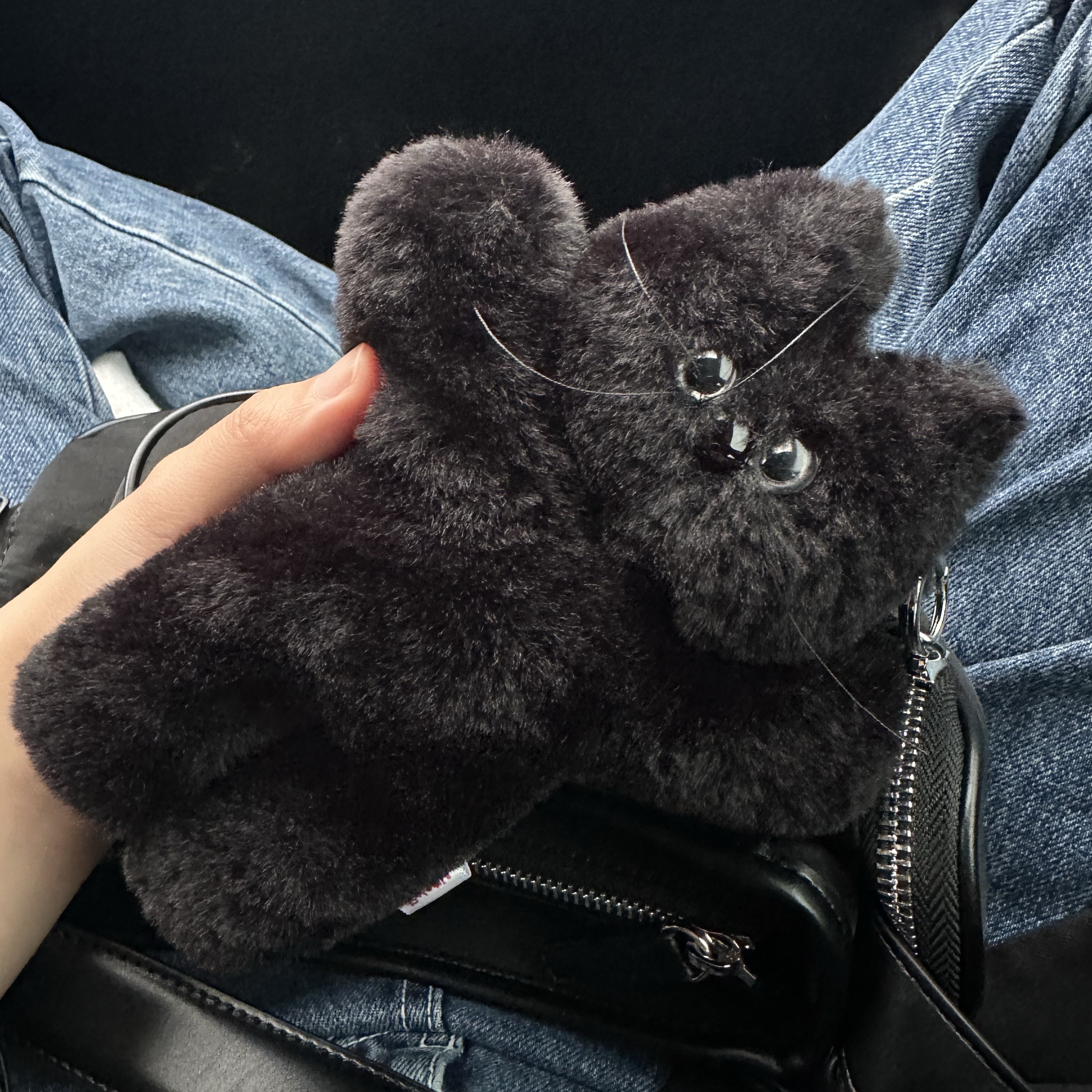 Lelbobrown Little Cat Keyring Black, Matin Kim Madeleine Round Bag Black 착용 스타일 - 2