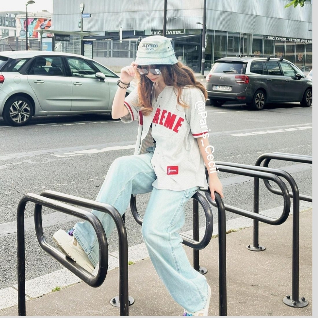 Supreme Chino Twill Crusher Dirty Indigo - 24SS, Supreme Ultrasuede Mesh Baseball Jersey Navy - 24SS 착용 스타일 - 3