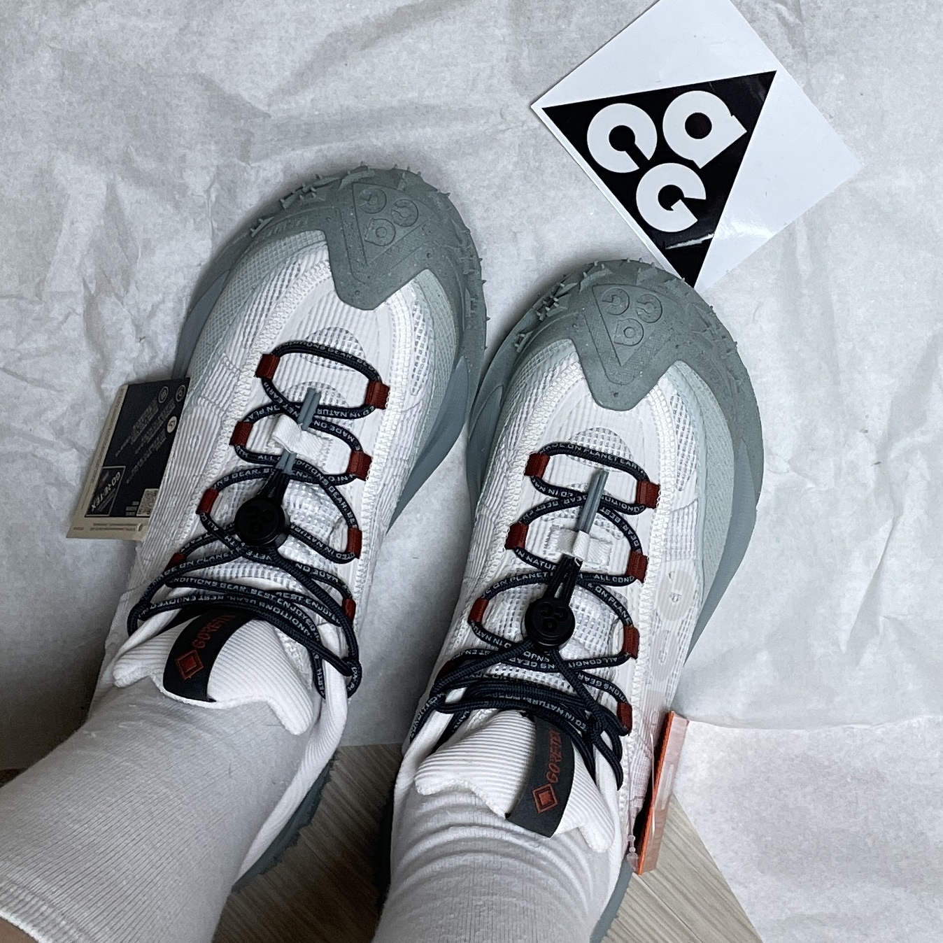 Nike ACG Mountain Fly 2 Low Gore-Tex Phantom Dark Smoke Grey 착용 스타일 - 1