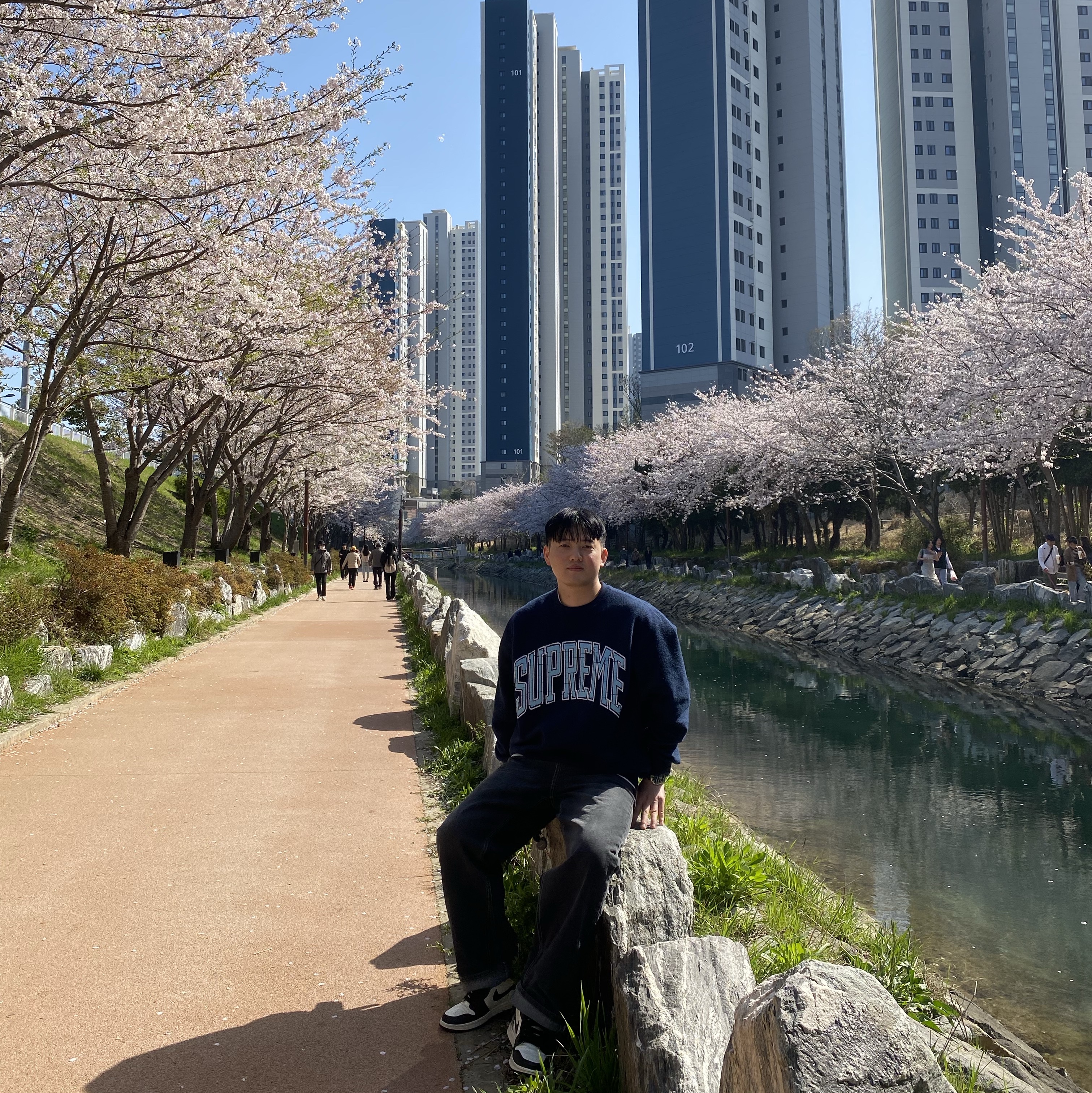 Supreme Inside Out Crewneck Navy - 23FW 착용 스타일