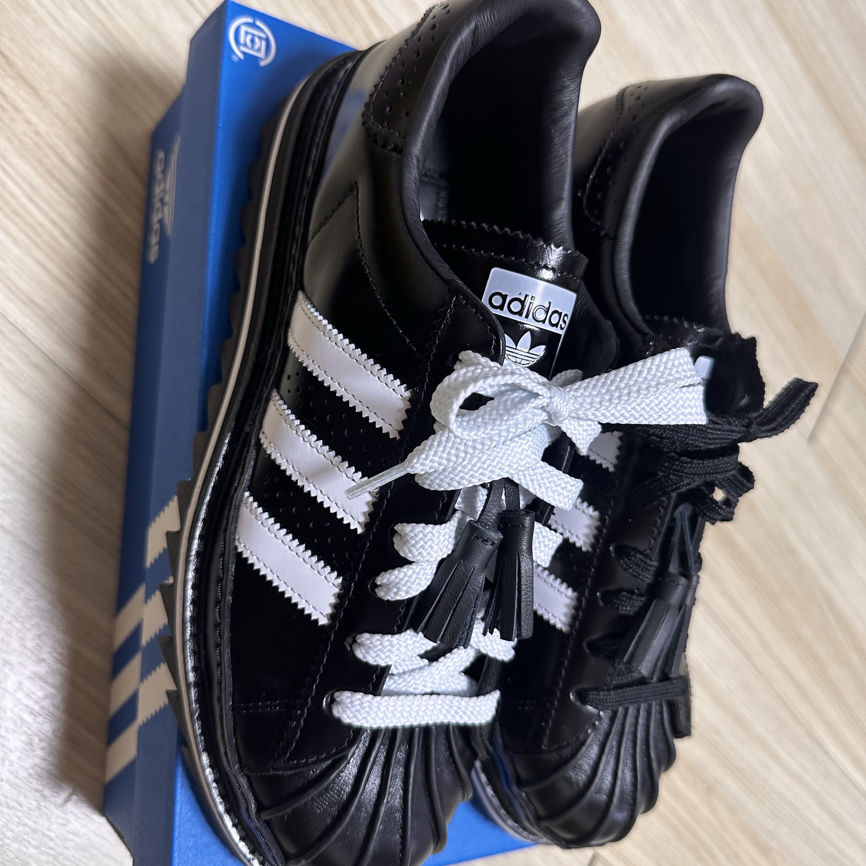 Adidas x Clot Superstar Core Black Cloud White 착용 스타일 - 1