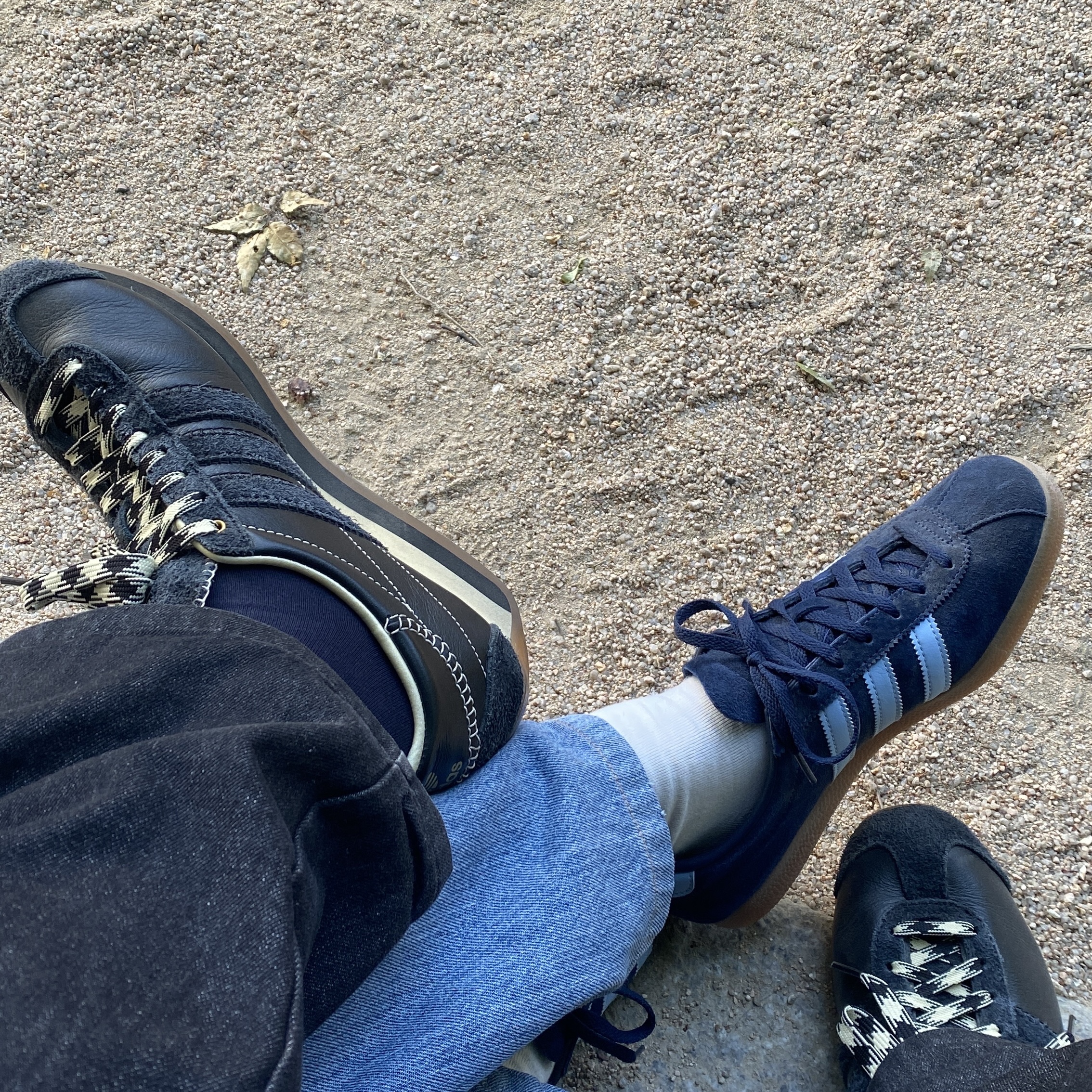 Adidas x Wales Bonner Country Core Black, Adidas Berlin Collegiate Navy Pantone 착용 스타일