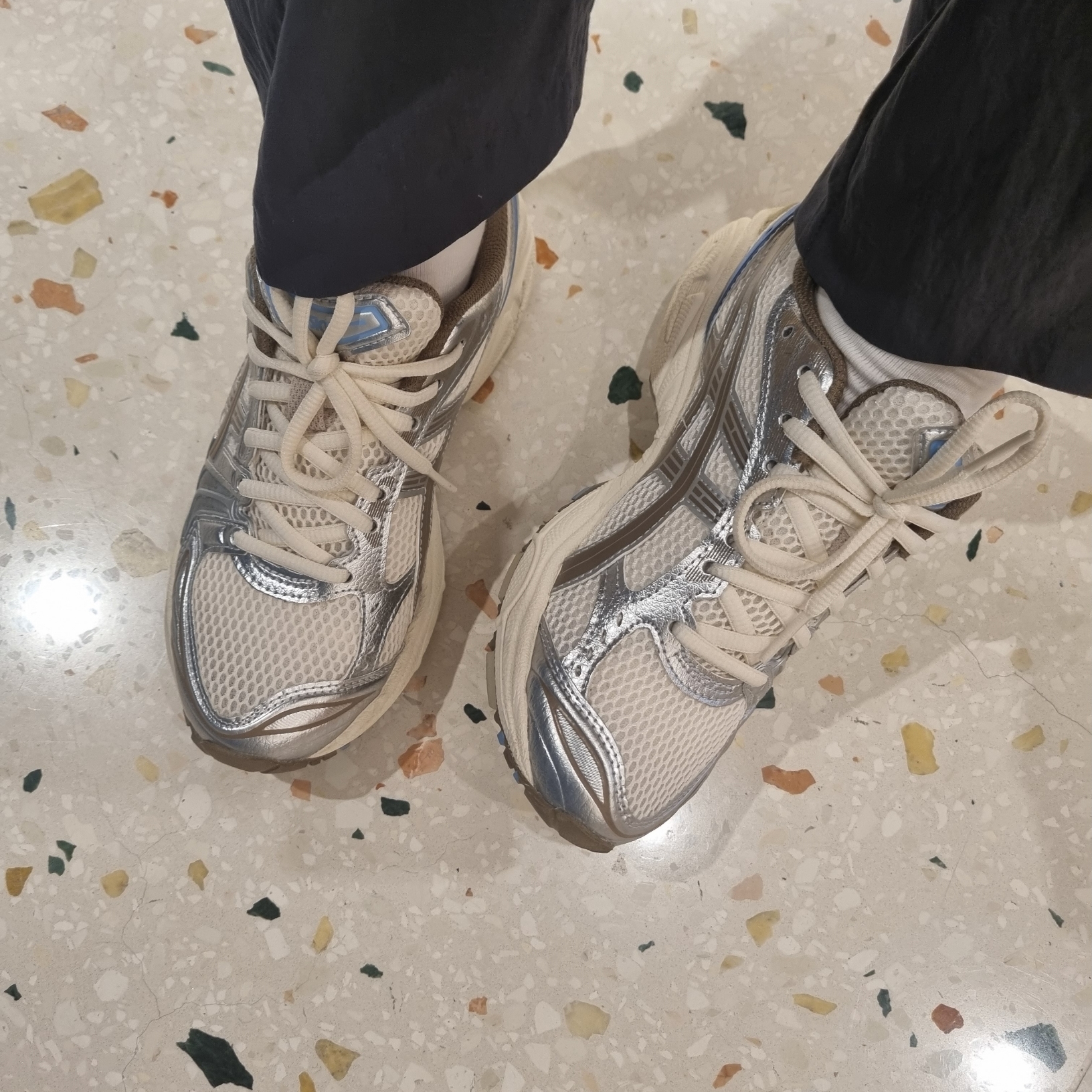 (W) Asics Gel-Kayano 14 Cream Pepper 착용 스타일 - 1