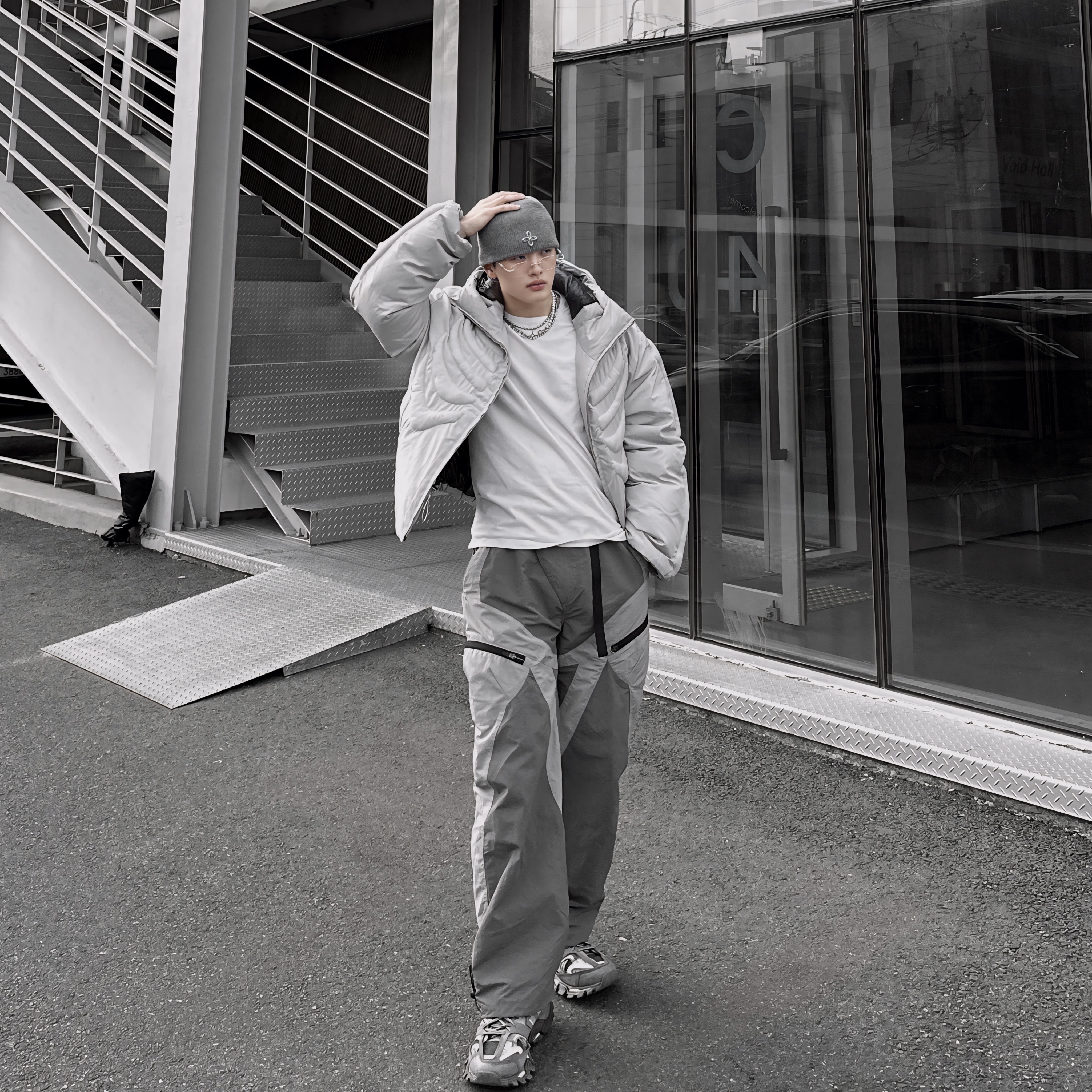 Balenciaga Track Sneakers Grey White 2019 착용 스타일 - 1