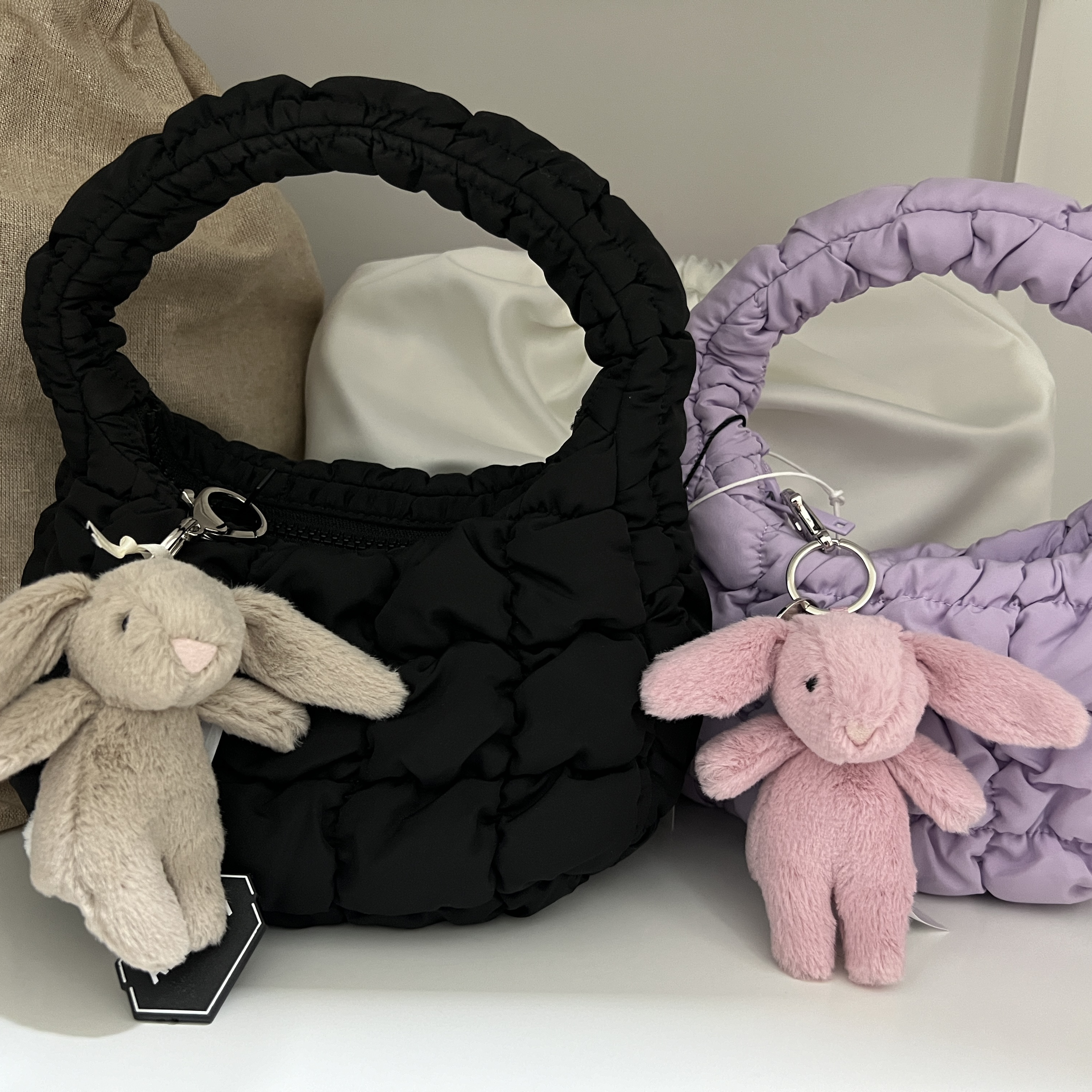 Jellycat Bashful Bunny Bag Charm Beige 착용 스타일
