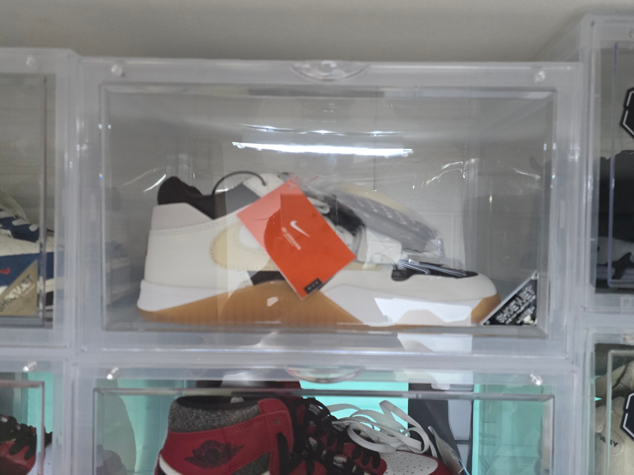 Jordan x Travis Scott Jumpman Jack TR Sail and Dark Mocha 착용 스타일 - 3