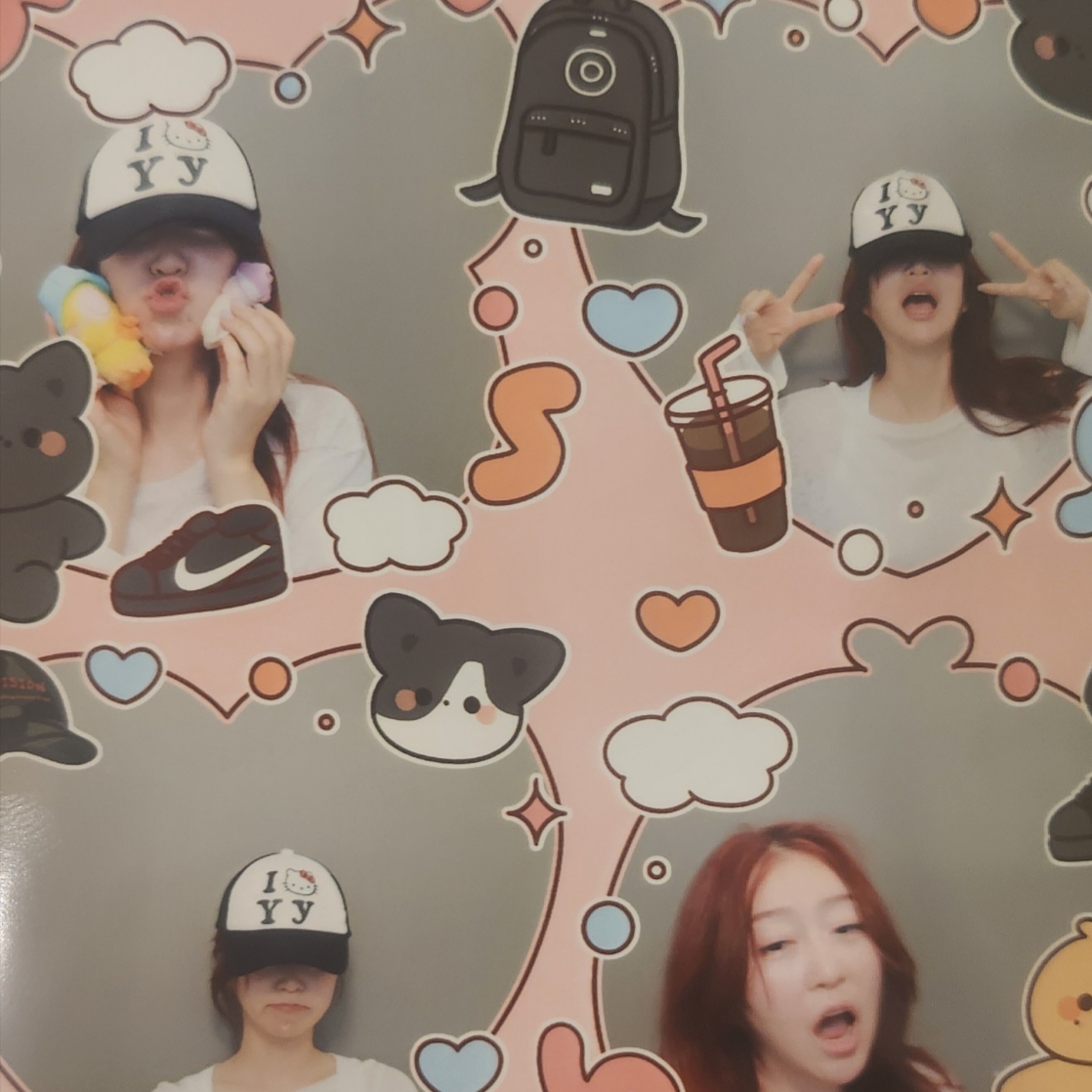 Open Yy x Hello Kitty Trucker Cap Black 착용 스타일