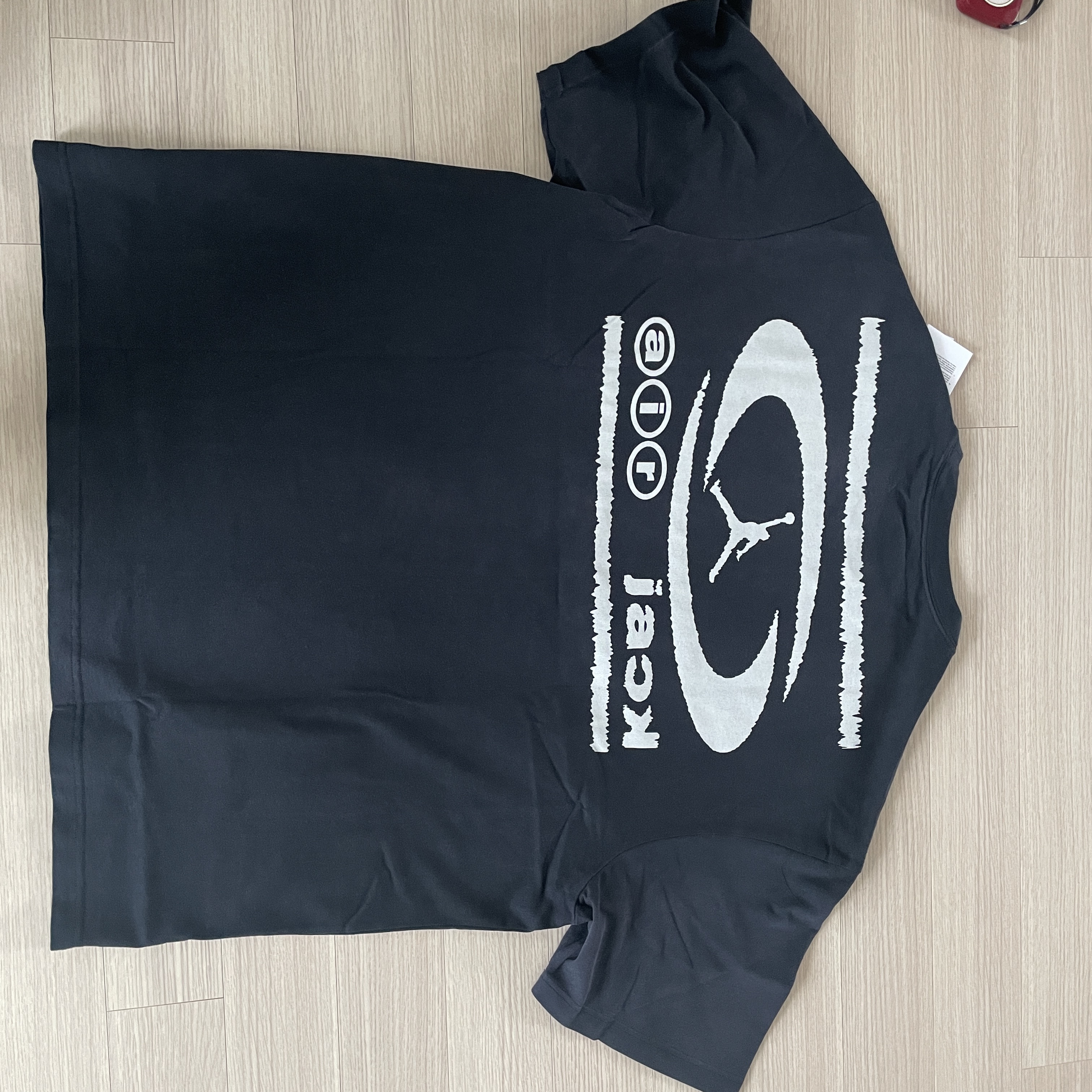 Jordan x Travis Scott T-Shirts Black (DZ5514-011) 착용 스타일 - 2