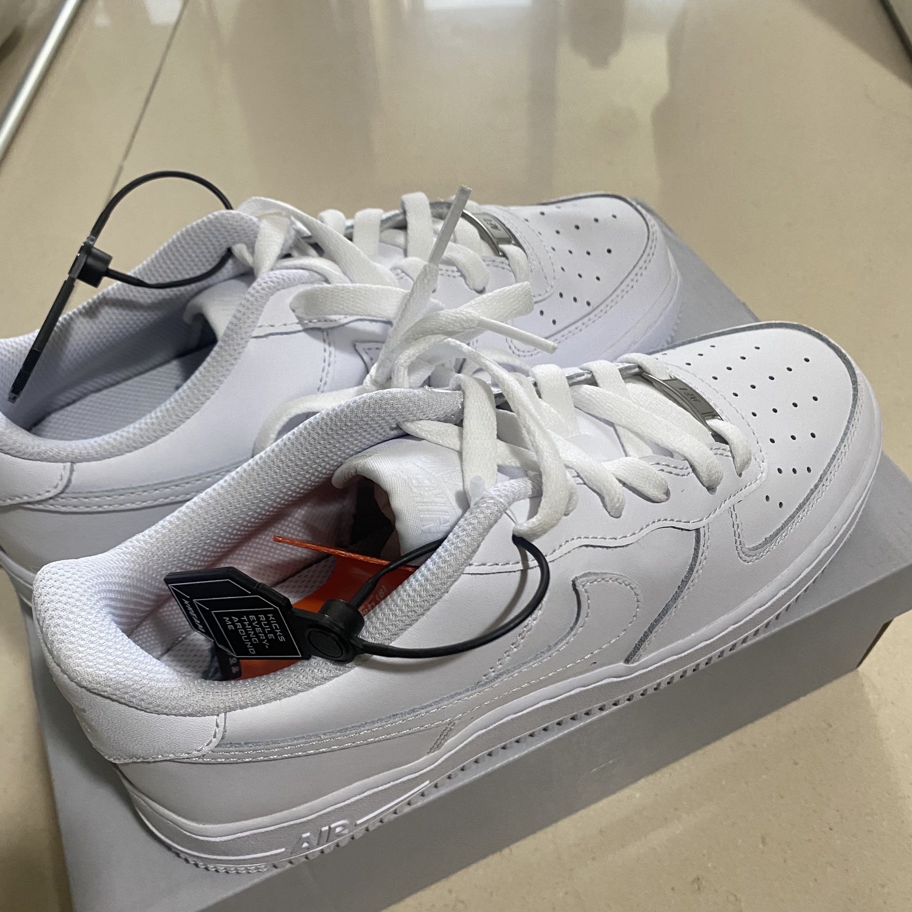 (GS) Nike Air Force 1 LE White 착용 스타일
