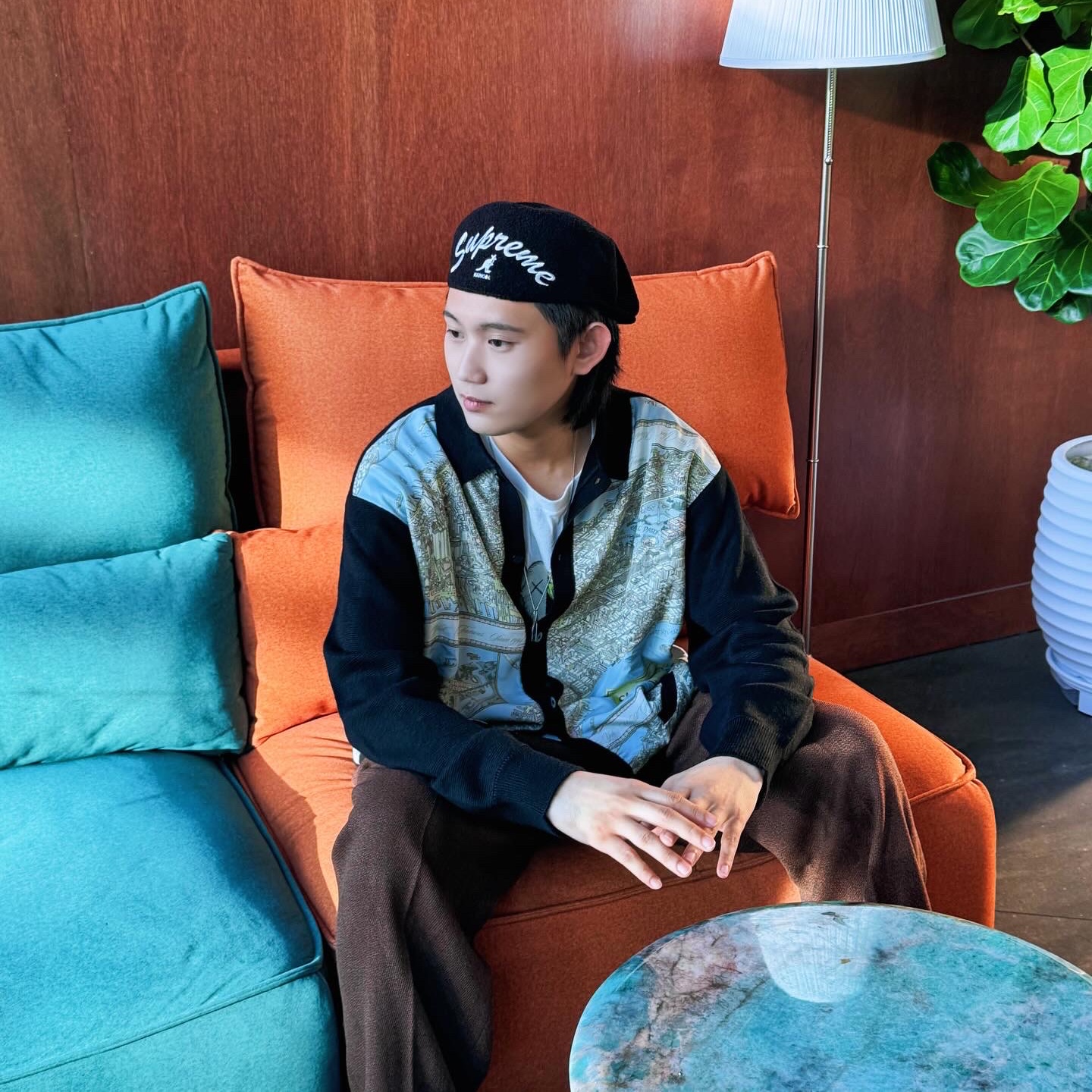 Supreme Silk Map Cardigan Black - 23FW, Supreme x Kangol Bermuda 504 Hat Black - 21SS 착용 스타일 - 1