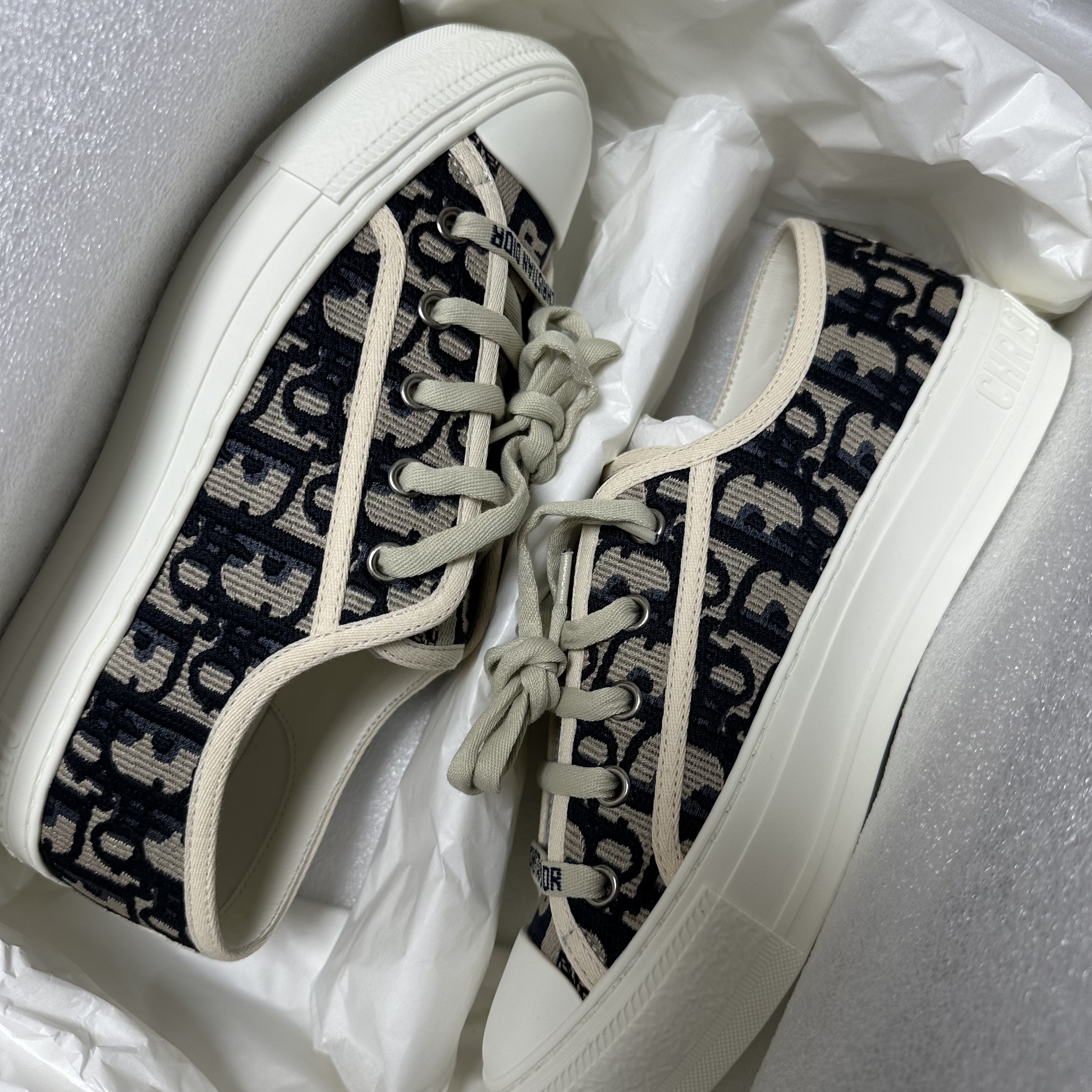 (W) Dior Walk'N'Dior Sneakers Oblique Navy 착용 스타일 - 3
