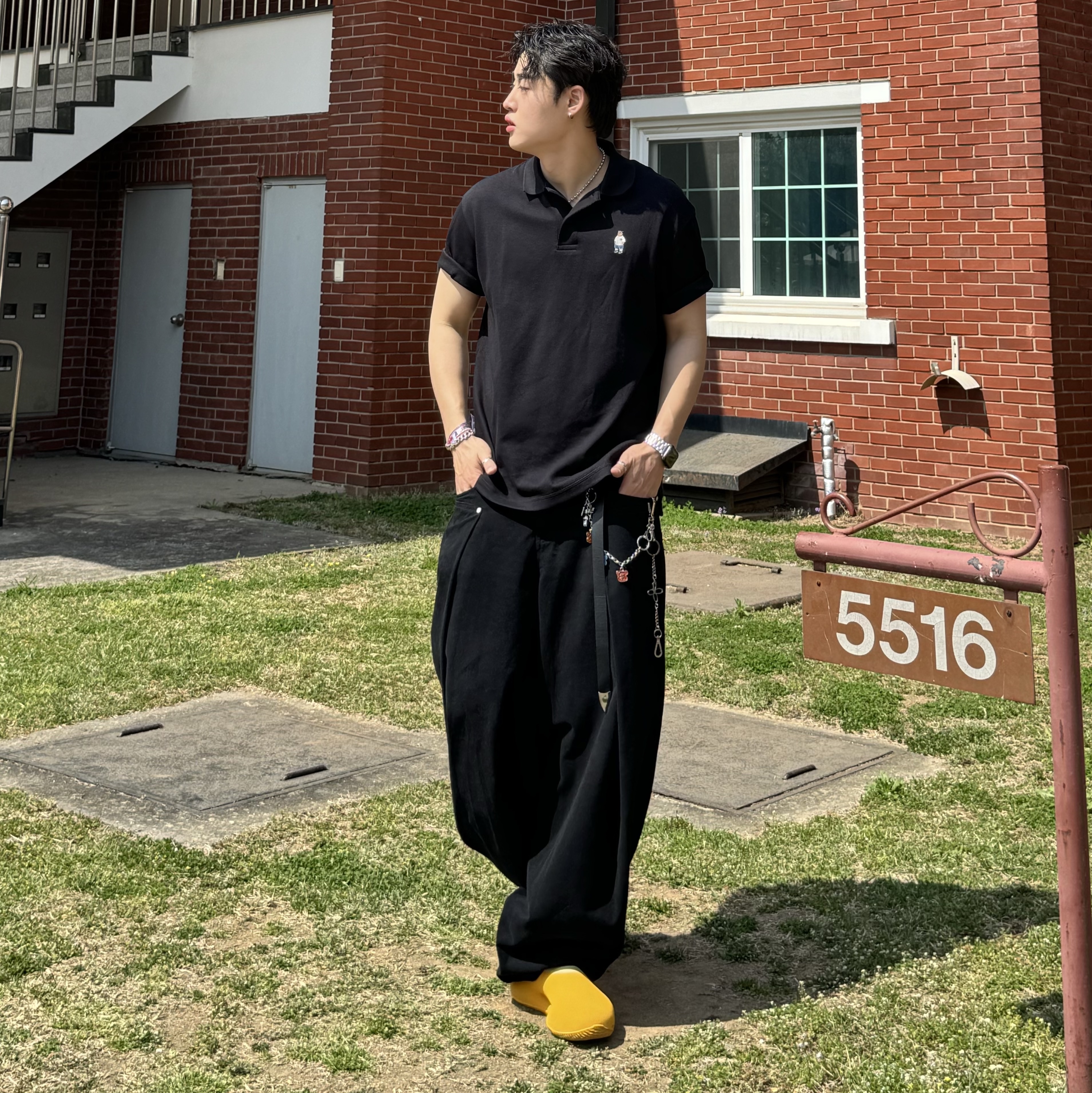 Adidas Yeezy Knit RNR Sulfur 착용 스타일