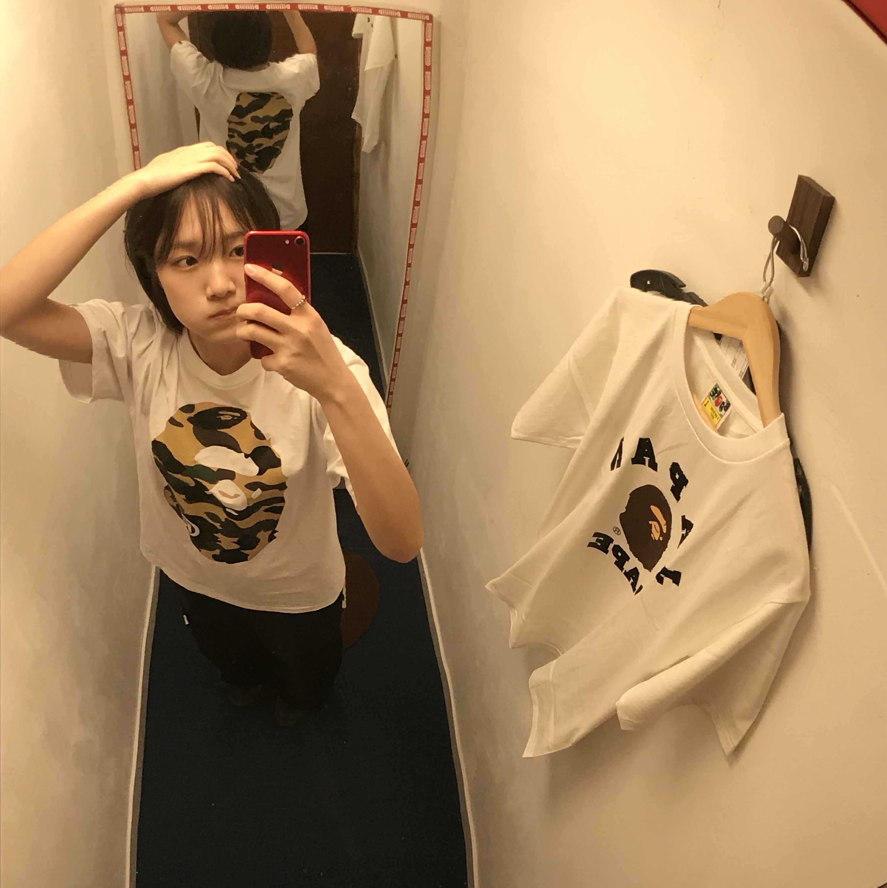 BAPE 1st Camo Big Ape Head T-Shirt White 착용 스타일 - 1