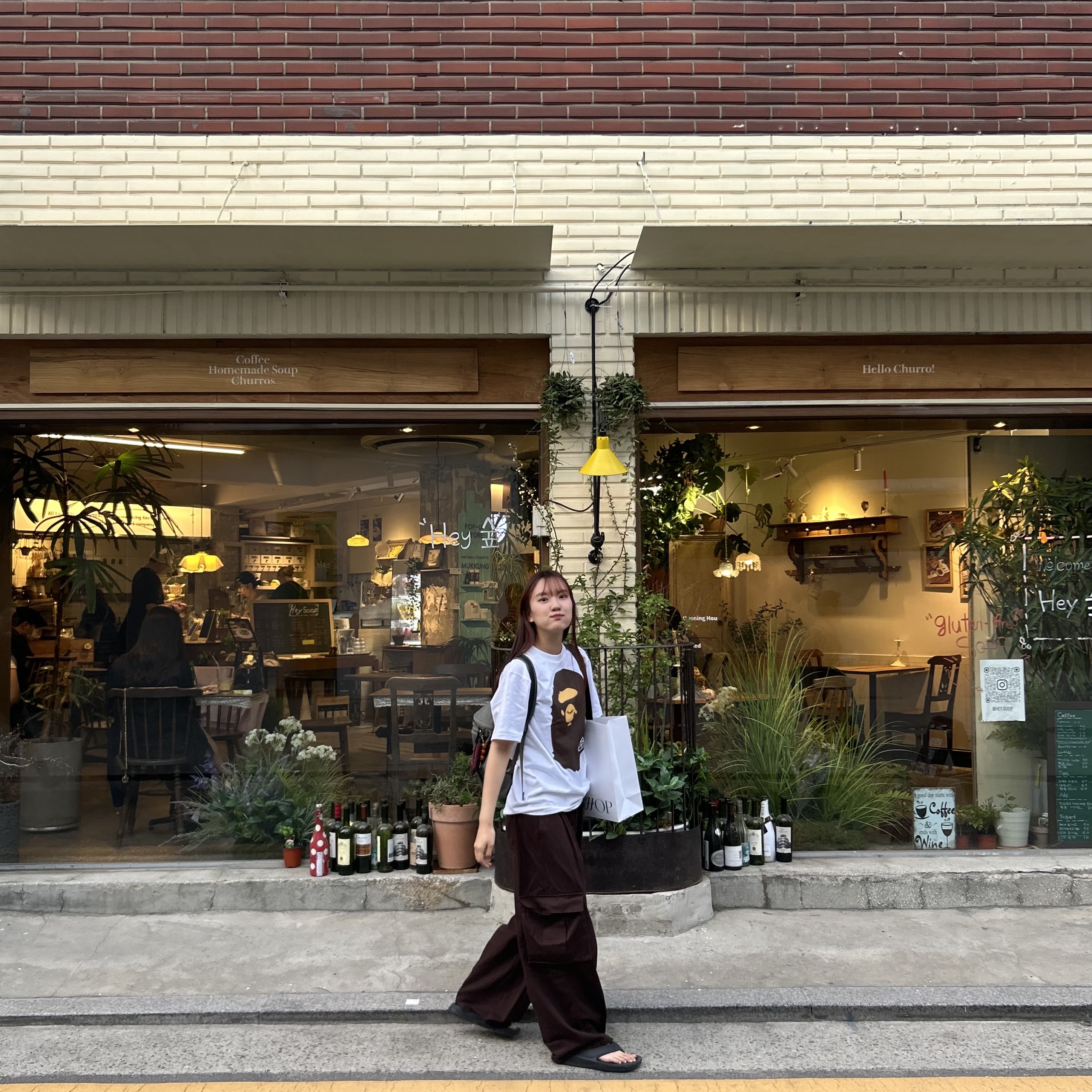 BAPE Big Ape Head T-Shirt White 착용 스타일 - 2