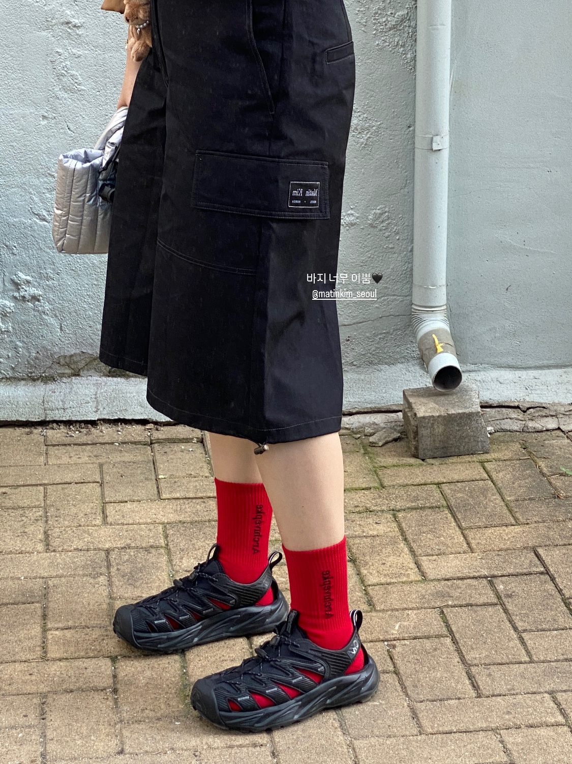 Hoka Hopara Black, (W) Matin Kim Cotton Cargo Capri Pants Black 착용 스타일 - 8
