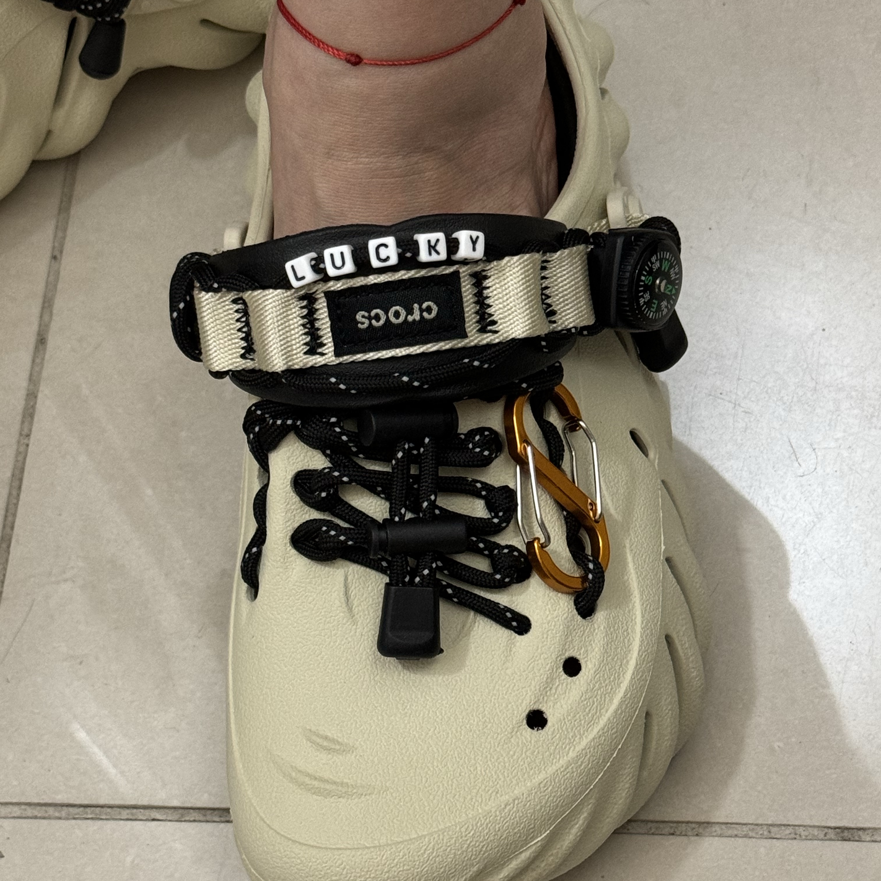 Crocs Echo Clog Bone Black 착용 스타일 - 3
