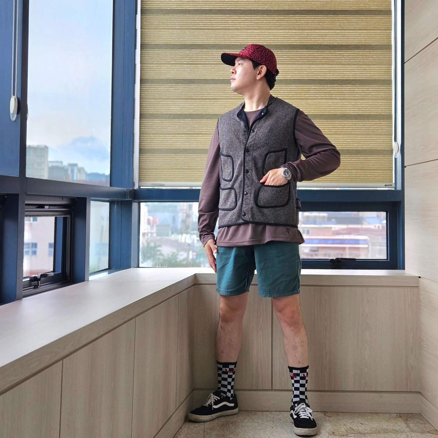 캐피탈 비치 플리스 비치 베스트 차콜, 오메가 씨마스터 플래닛 오션 600M 코 액시얼 마스터 크로노미터 스틸 블랙 착용 스타일 - 1