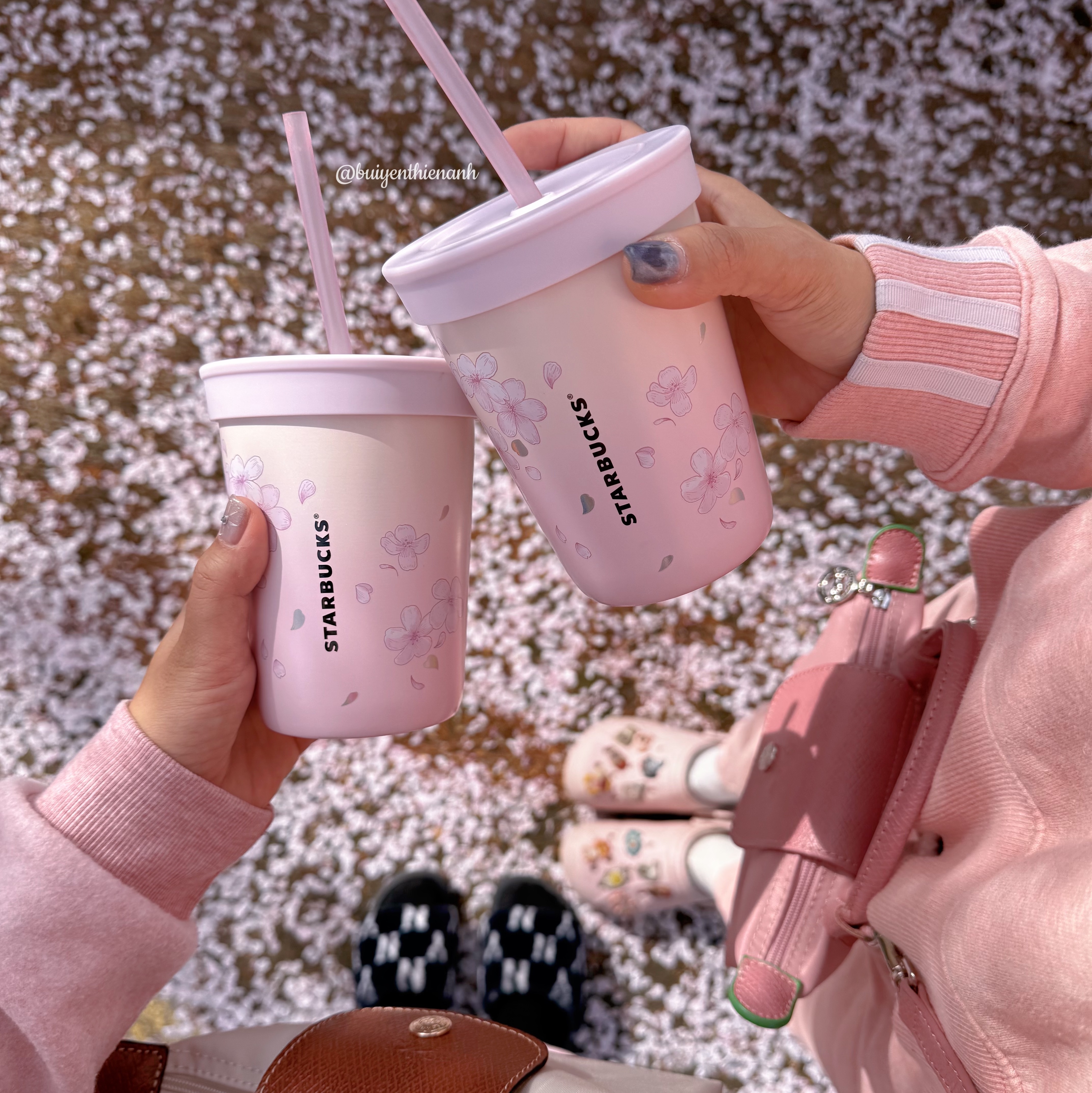 Starbucks SS Blossom Secret Garden Harvey Cold Cup 355ml 착용 스타일 - 3