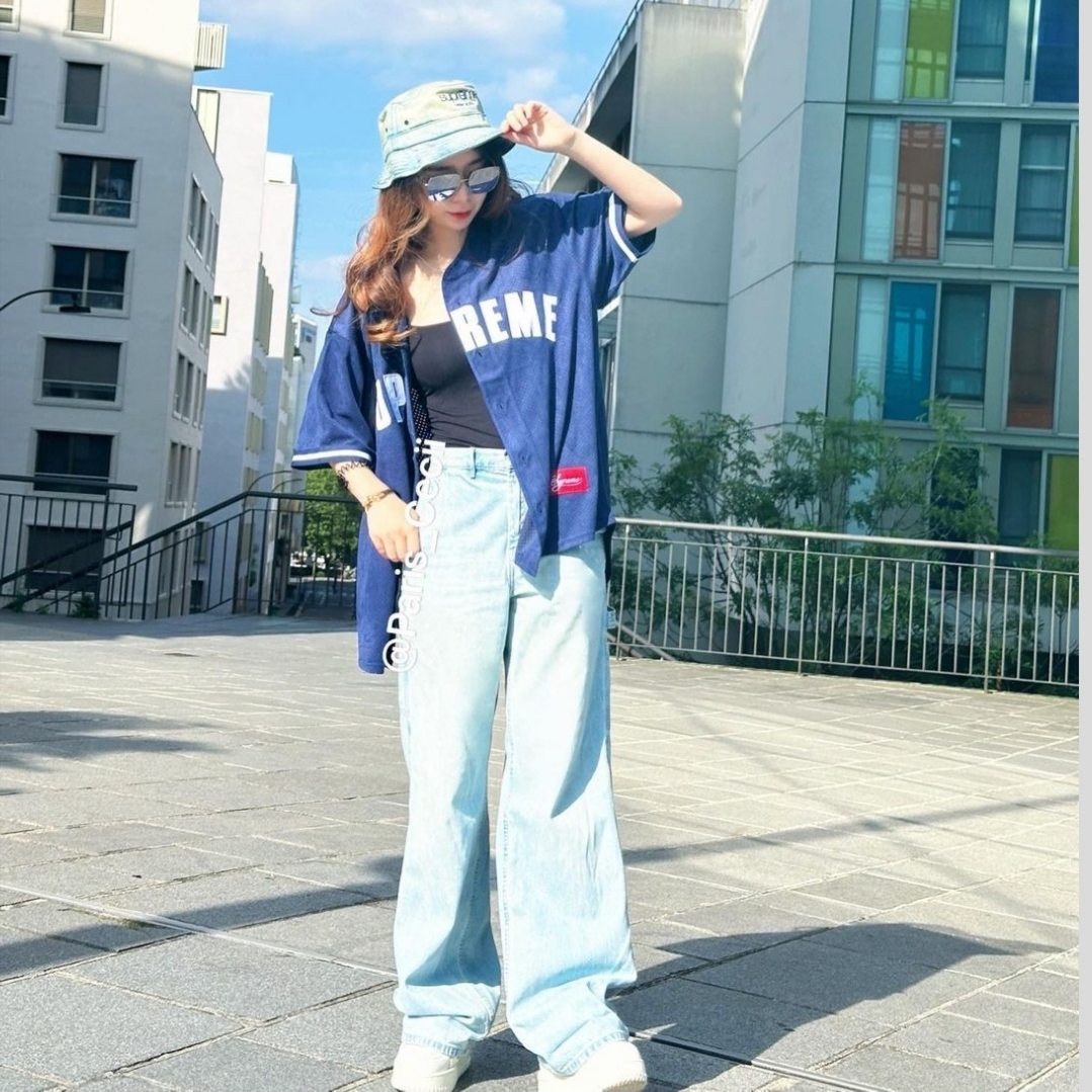 Supreme Chino Twill Crusher Dirty Indigo - 24SS, Supreme Ultrasuede Mesh Baseball Jersey Navy - 24SS 착용 스타일 - 4