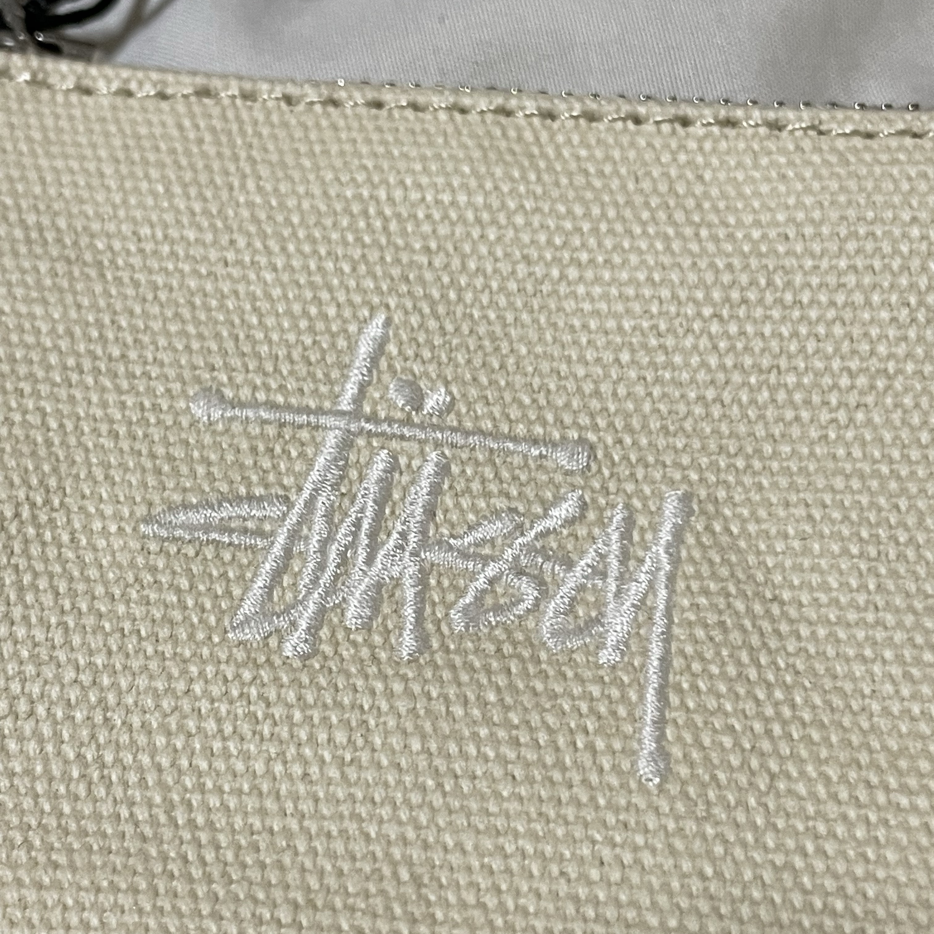 Stussy Canvas Coin Pouch Natural 착용 스타일 - 2