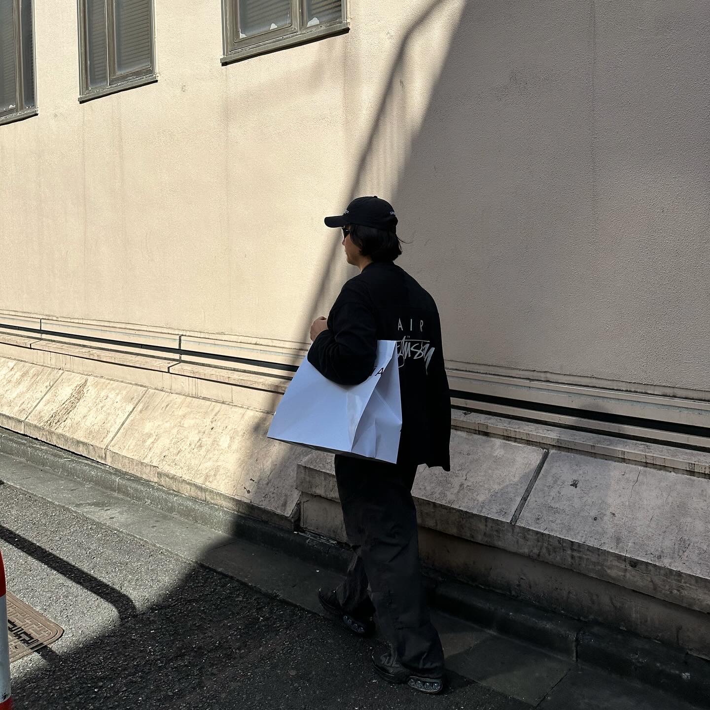 Nike x Supreme Air Max DN SP Black Galactic Jade, Nike x Stussy Long Sleeve Top Black (FJ9164-010) 착용 스타일 - 3