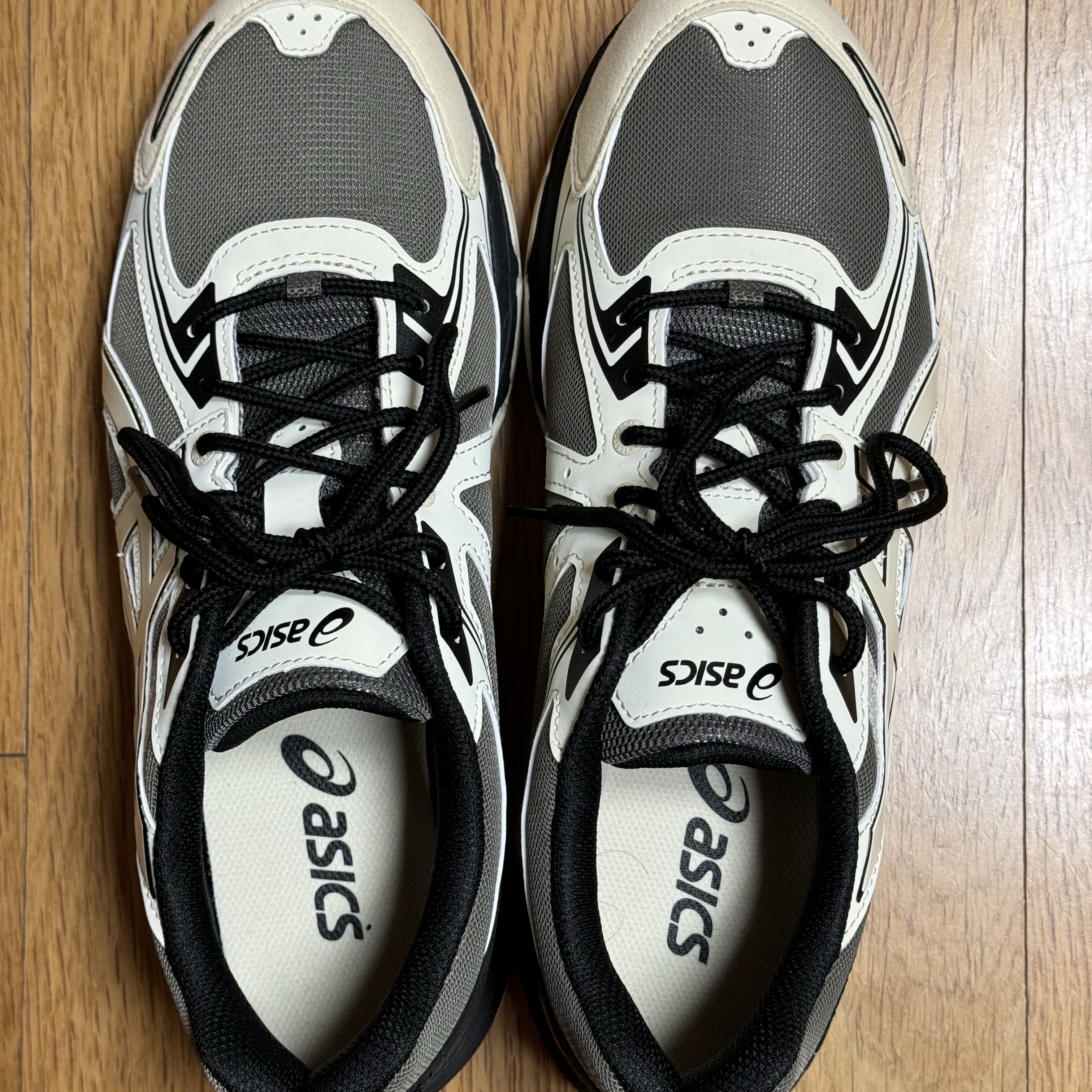 Asics Gel-Venture 6 Mink Vanila 착용 스타일