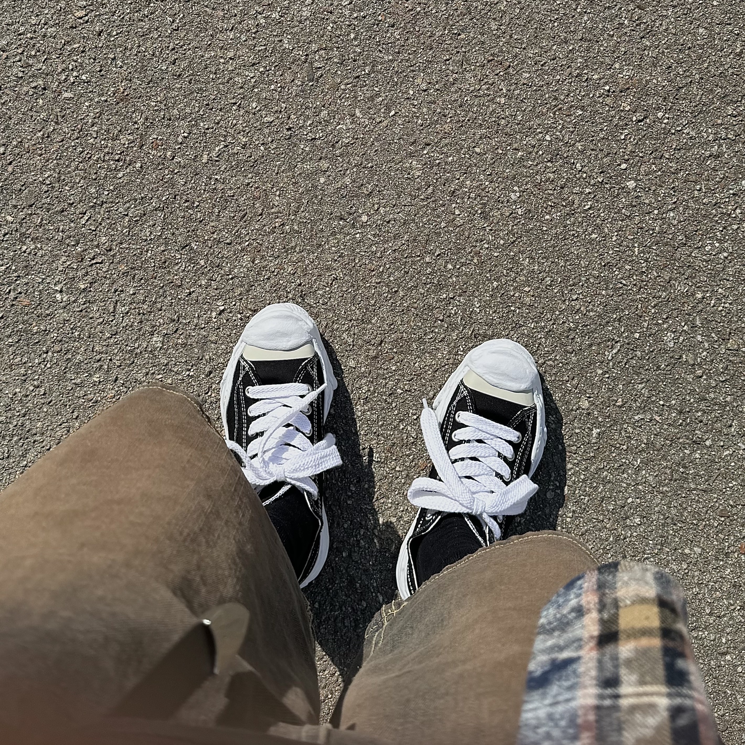 Maison Mihara Yasuhiro Hank OG Sole Canvas Low-top Sneakers Black 착용 스타일